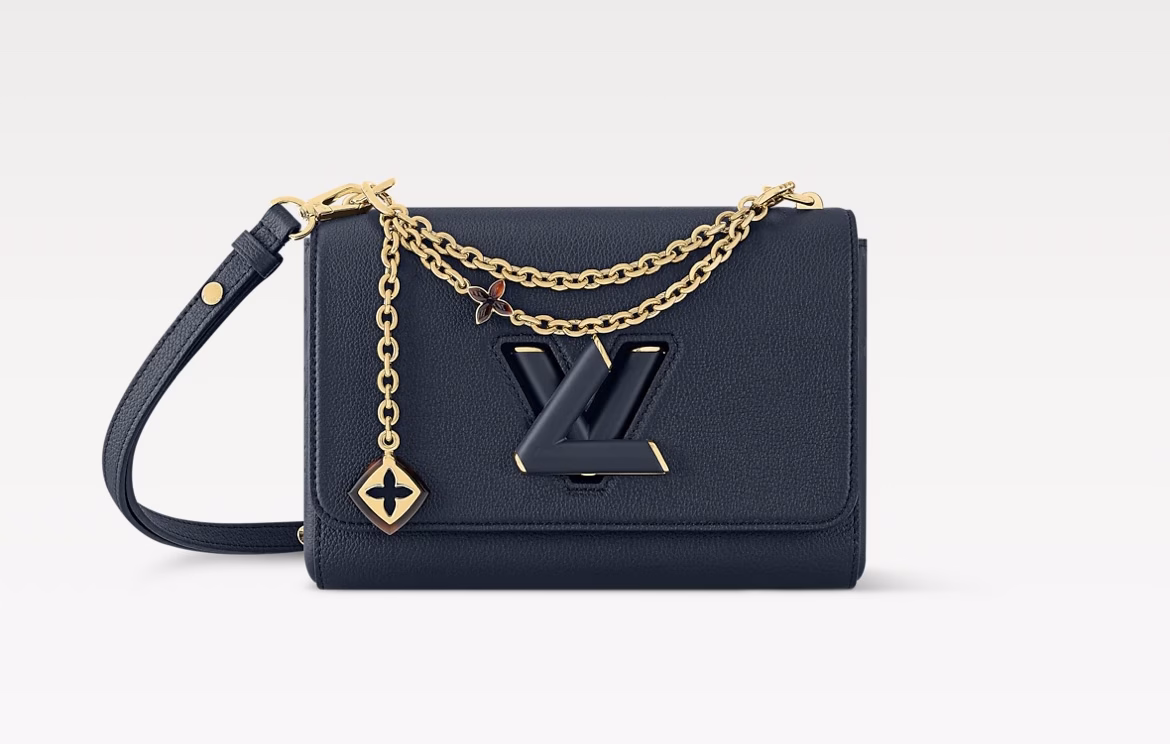 For the Harmony collection, this Twist MM slim bag features a decorative chain inspired by the monogram flower and the Puffygram jewelry collection. This version features the LV Twist clasp and is made from Taurus leather, a timeless color, with rose added for an interesting finish. The removable mirror can be used for makeup touch-ups