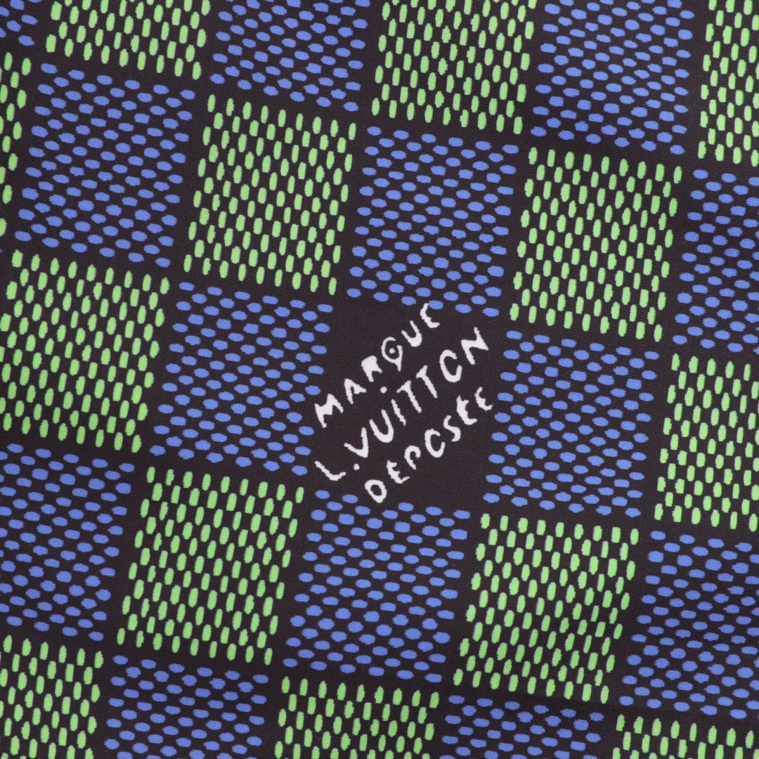 Louis Vuitton 25ss Damier Checkerboard Shorts2025 LV new shorts, a modern interpretation of the Damier check, flipped to reveal the full Monogram pattern. Lightweight and easy to store.