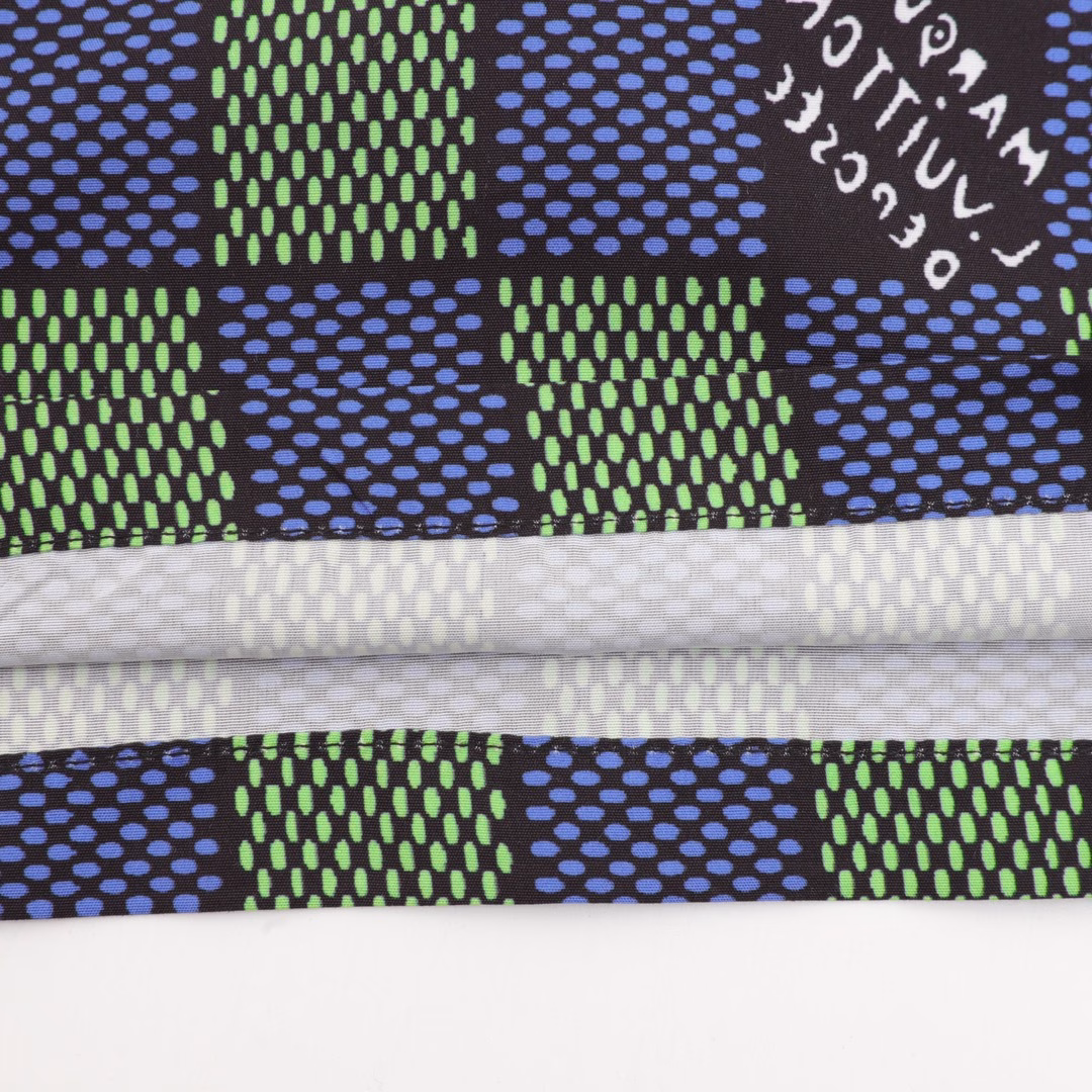 Louis Vuitton 25ss Damier Checkerboard Shorts2025 LV new shorts, a modern interpretation of the Damier check, flipped to reveal the full Monogram pattern. Lightweight and easy to store.