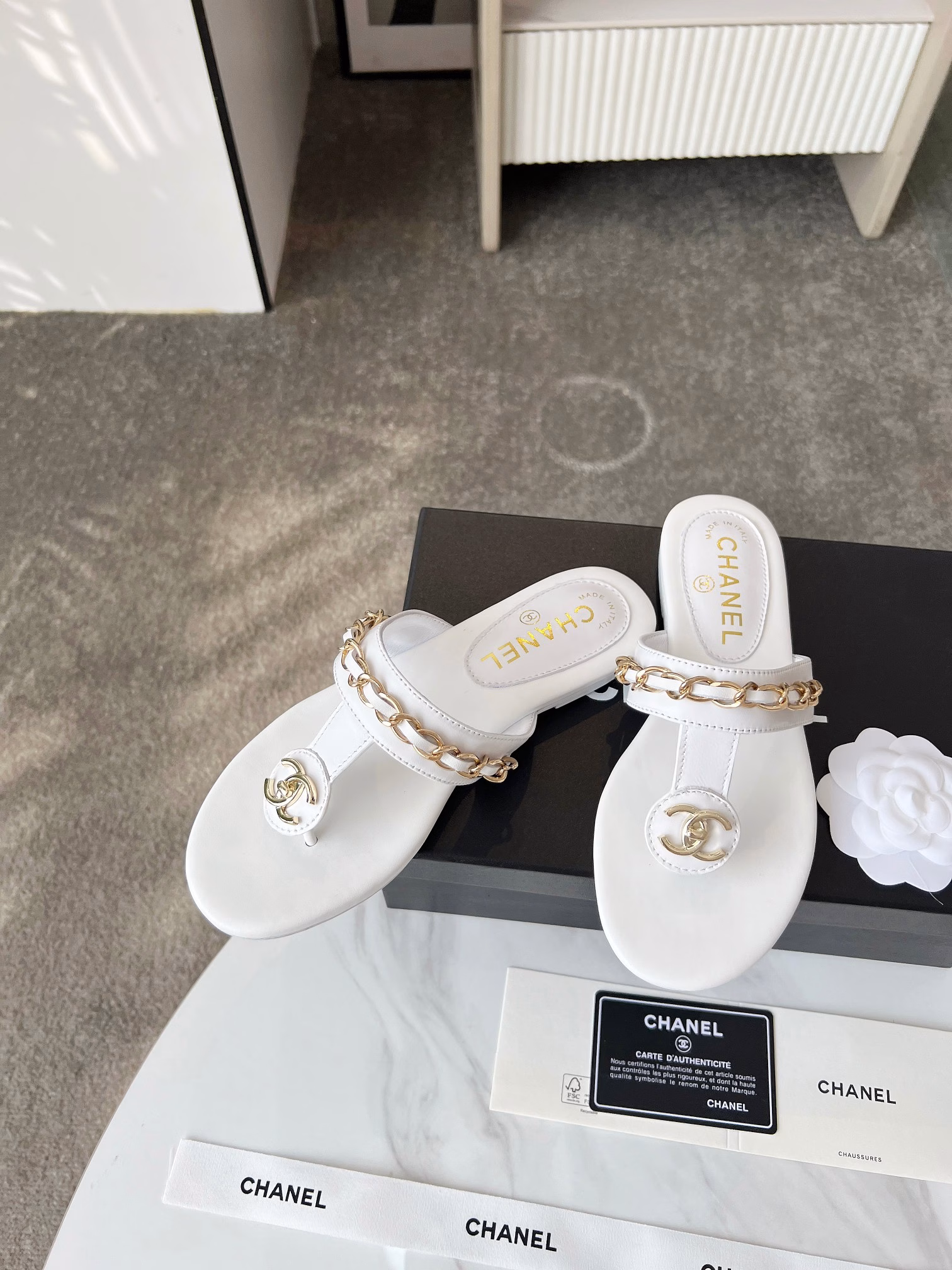 Chanel 25 Spring/Summer new productsDouble C chain series flip-flop sandalsChain sandals are the hottest item this yearI have been impressed by its beauty and naturalnessIt also has the classic dominance of ChanelFrom leather to hardware, it is full of high-end feelingComfortable and fashionableThe fabric is made of imported lambskinThe lining is silk sheepskinItalian leather outsole