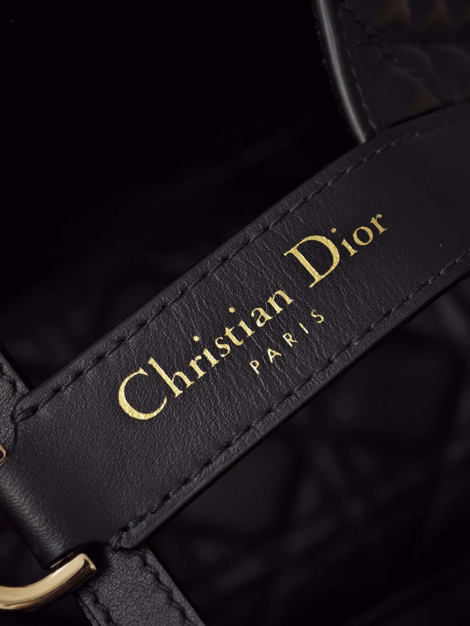 Dior Toujours handbagBlack cowhide leather oversized rattan check patternExclusive channel product Medium black cowhide shopping bagExclusive HD mobile phone real-life version details
