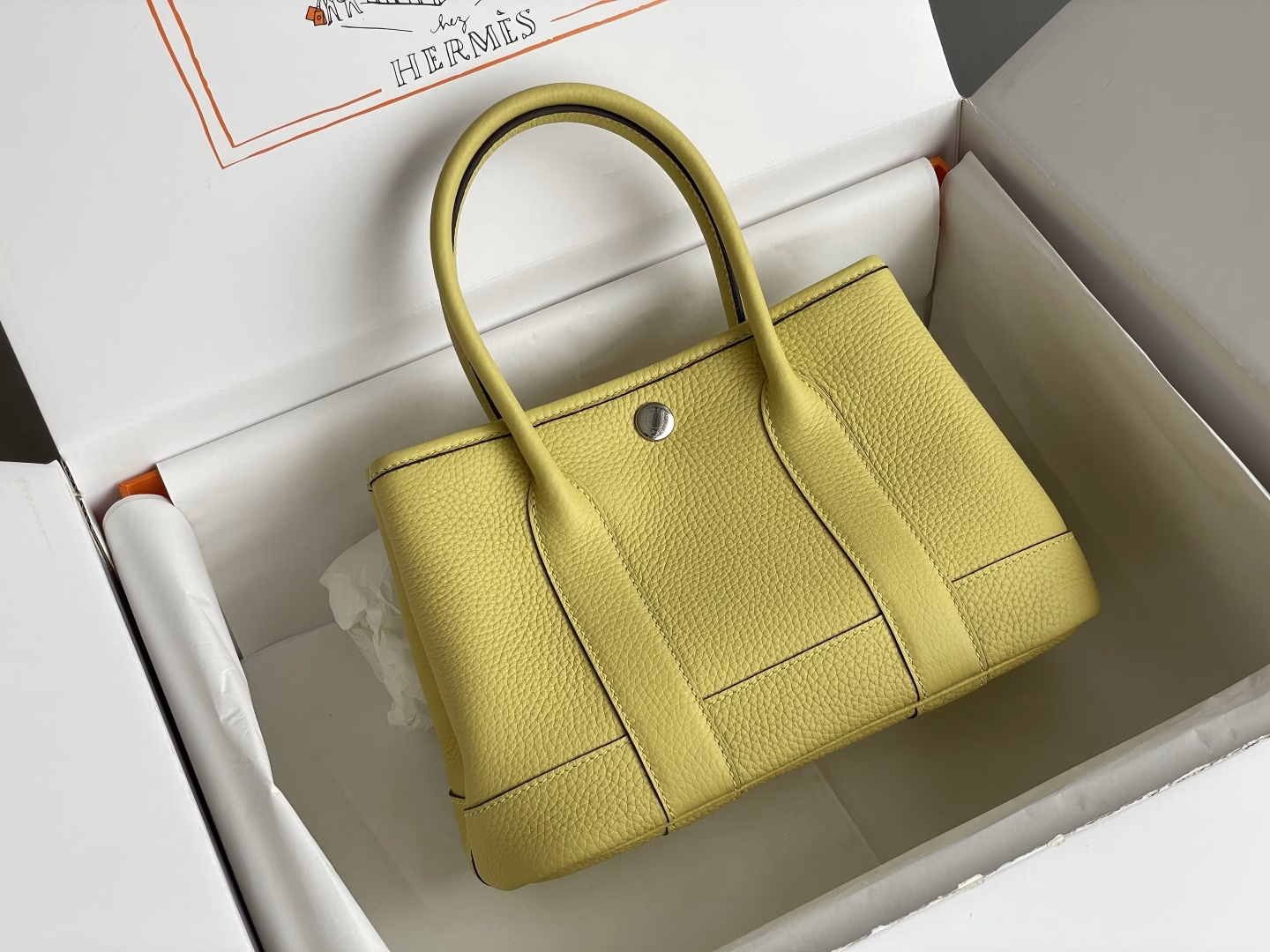 𝙂𝙖𝙧𝙙𝙚𝙣 𝙥𝙖𝙧𝙩𝙮 𝙢𝙞𝙣𝙞 Mini garden bagThe size is just right, suitable for commuting and going out!! The contrast of simple color matching creates a sense of luxury, the top trend of the season, very suitable for spring and summer