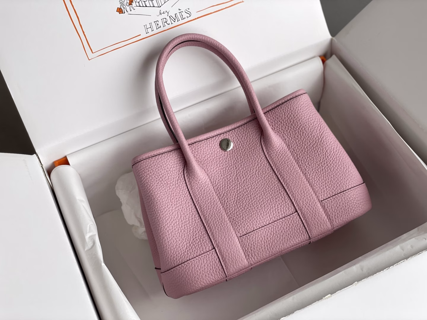 𝙂𝙖𝙧𝙙𝙚𝙣 𝙥𝙖𝙧𝙩𝙮 𝙢𝙞𝙣𝙞 Mini garden bagThe size is just right, suitable for commuting and going out!! The contrast of simple color matching creates a sense of luxury, the top trend of the season, very suitable for spring and summer