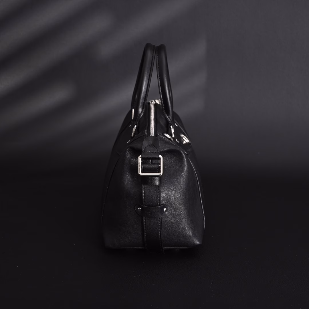 LOUIS VUITTON LV Nano Biker Black Lambskin Motorcycle Bag Handbag Shoulder Bag Super stylish and cool 𝐁𝐢𝐤𝐞𝐫 Motorcycle Bag It's here❗️The latest popular motorcycle bag, the bag body is made of extremely soft and comfortable lambskin, with cowhide trim, showing this stylish and relaxed and natural style. The medium size is spacious and practical, with a detachable leather shoulder strap, and can be easily unlocked by multiple carrying methods such as hugging bag, handbag, shoulder and crossbody. The originator's all-black lambskin is high-end and cool, and you can buy it without thinking about matching.