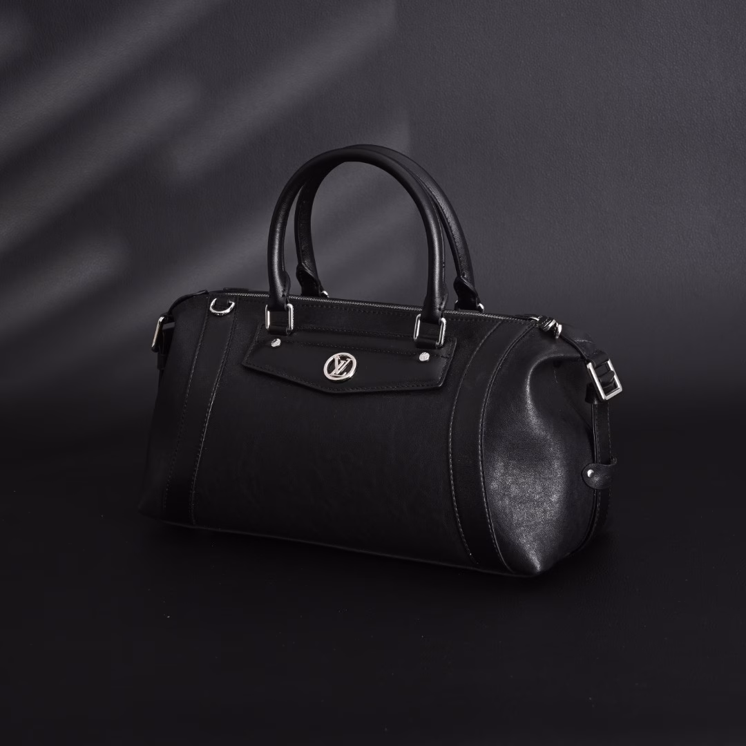 LOUIS VUITTON LV Nano Biker Black Lambskin Motorcycle Bag Handbag Shoulder Bag Super stylish and cool 𝐁𝐢𝐤𝐞𝐫 Motorcycle Bag It's here❗️The latest popular motorcycle bag, the bag body is made of extremely soft and comfortable lambskin, with cowhide trim, showing this stylish and relaxed and natural style. The medium size is spacious and practical, with a detachable leather shoulder strap, and can be easily unlocked by multiple carrying methods such as hugging bag, handbag, shoulder and crossbody. The originator's all-black lambskin is high-end and cool, and you can buy it without thinking about matching.