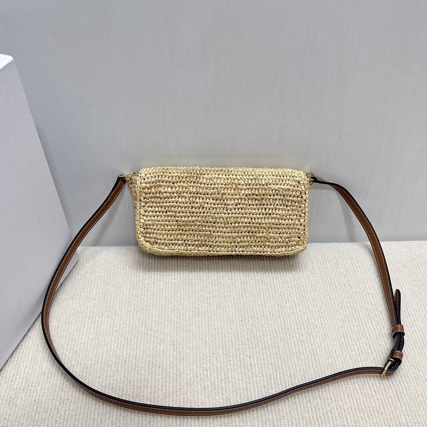CELINE MULTIPOCHETTE plant material pocket bag24ss new straw pocket bag, perfect texture, exquisite details, salty or sweet, French elegance, full of atmosphere👗It also has a detachable short chain + long shoulder strap, multiple ways of carrying~ Small and exquisite✨Perfect for any occasion🦋Compared with the previous straw bags, the new raffia weaving feels more delicate and the material is softer, a must-have in summer
