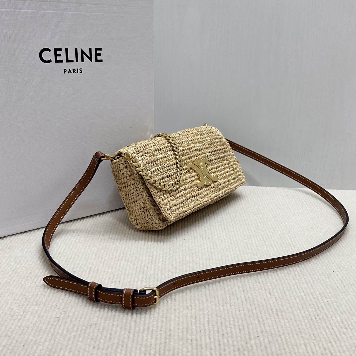 CELINE MULTIPOCHETTE plant material pocket bag24ss new straw pocket bag, perfect texture, exquisite details, salty or sweet, French elegance, full of atmosphere👗It also has a detachable short chain + long shoulder strap, multiple ways of carrying~ Small and exquisite✨Perfect for any occasion🦋Compared with the previous straw bags, the new raffia weaving feels more delicate and the material is softer, a must-have in summer