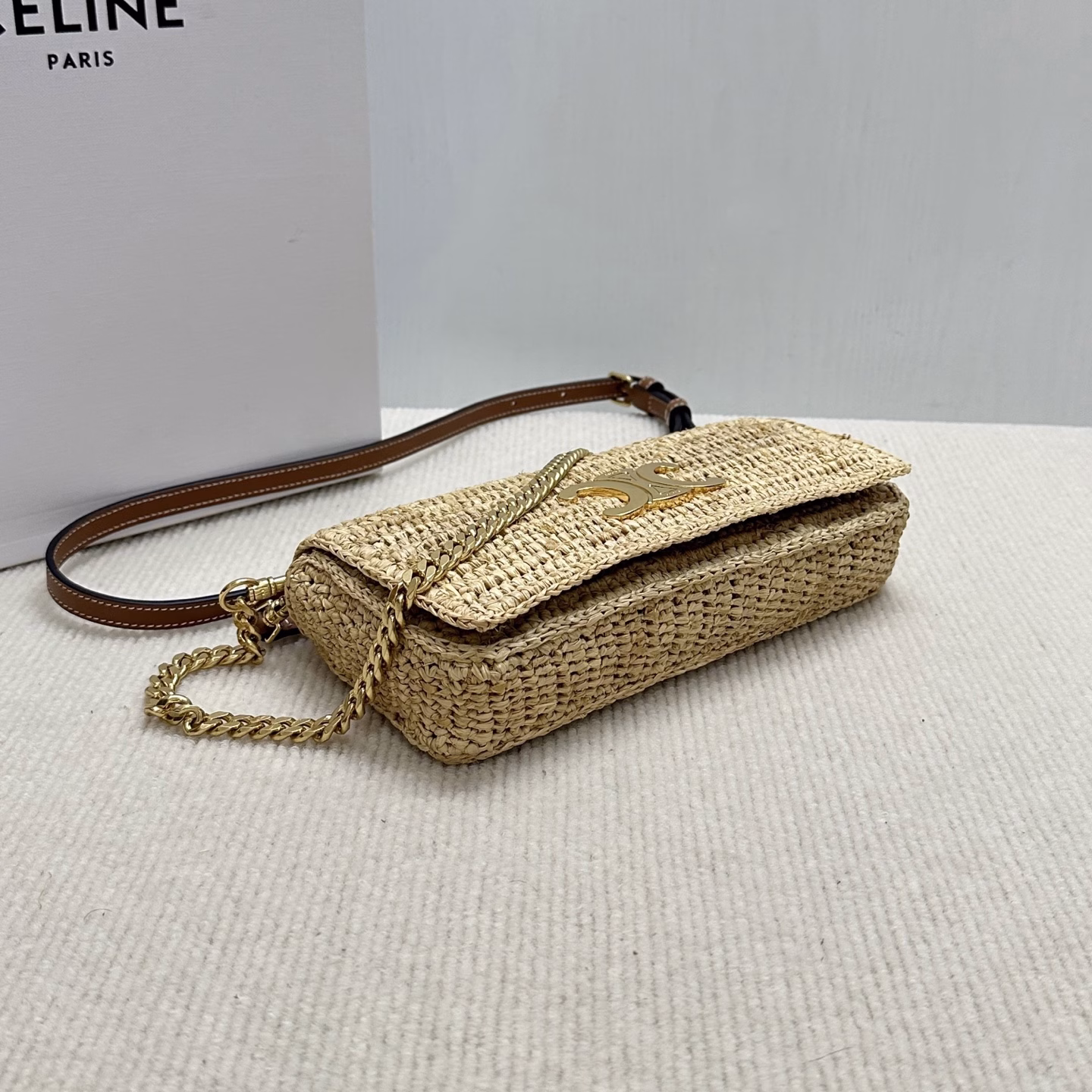 CELINE MULTIPOCHETTE plant material pocket bag24ss new straw pocket bag, perfect texture, exquisite details, salty or sweet, French elegance, full of atmosphere👗It also has a detachable short chain + long shoulder strap, multiple ways of carrying~ Small and exquisite✨Perfect for any occasion🦋Compared with the previous straw bags, the new raffia weaving feels more delicate and the material is softer, a must-have in summer