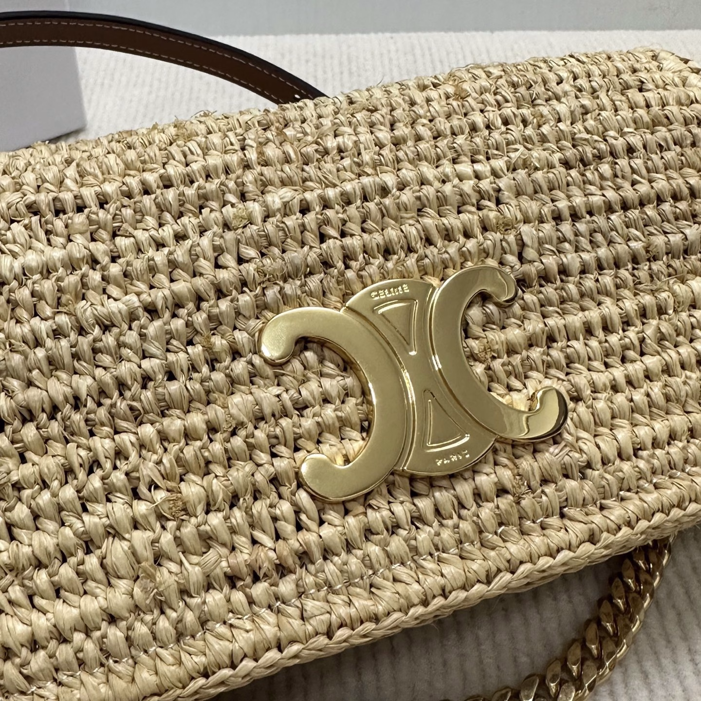 CELINE MULTIPOCHETTE plant material pocket bag24ss new straw pocket bag, perfect texture, exquisite details, salty or sweet, French elegance, full of atmosphere👗It also has a detachable short chain + long shoulder strap, multiple ways of carrying~ Small and exquisite✨Perfect for any occasion🦋Compared with the previous straw bags, the new raffia weaving feels more delicate and the material is softer, a must-have in summer