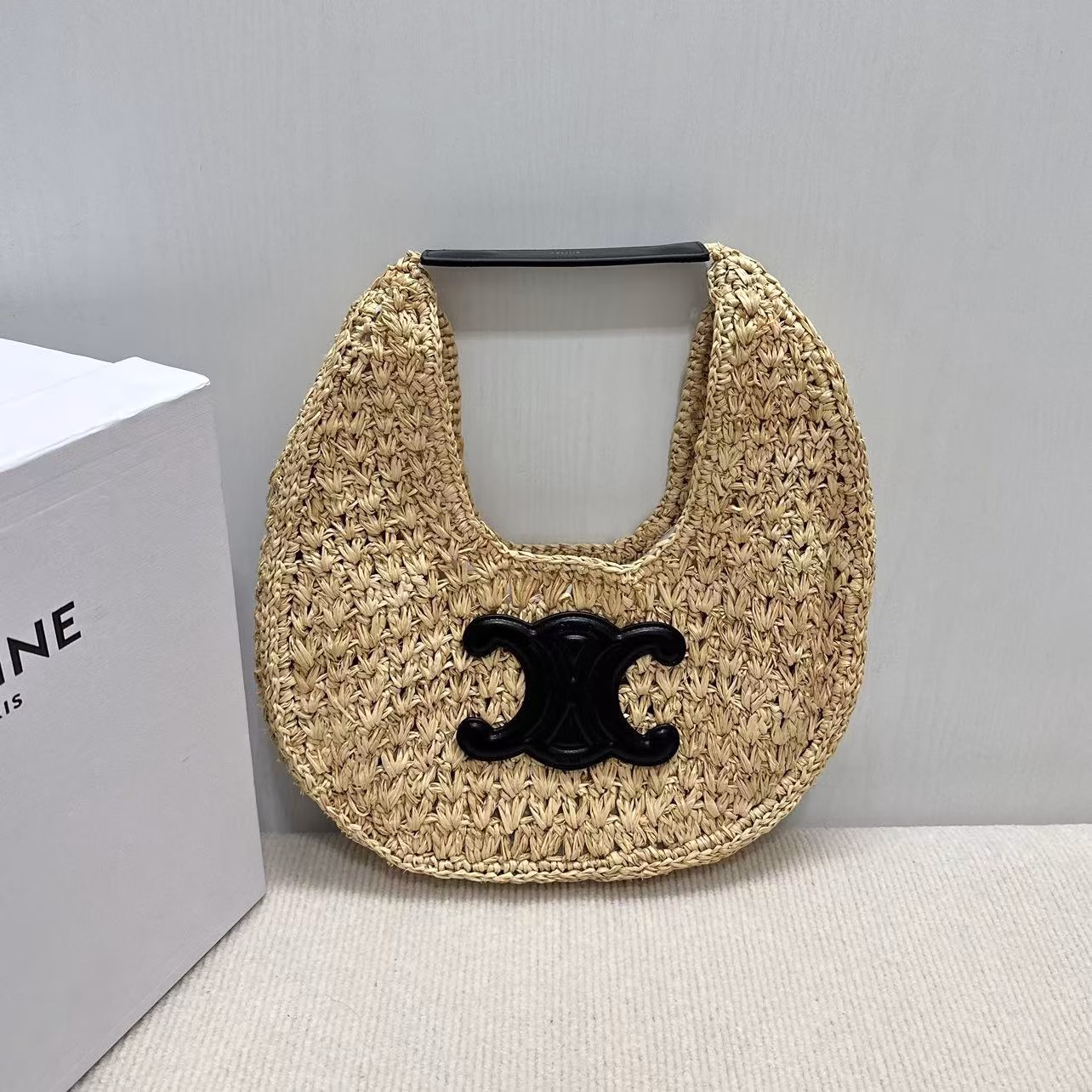 CE Hobo straw bag, CELINE CLASSIC PANIER is made of plant materials and cow leather! The shape outlines the artistic world of modern people🌍, HOBO handbags, hand-woven handbags, seemingly simple but not simple Each piece shows a unique personality, pure hand-woven Size and shape may be slightly different