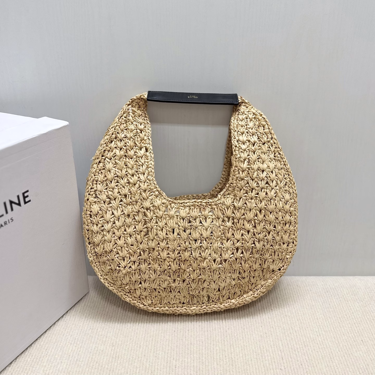 CE Hobo straw bag, CELINE CLASSIC PANIER is made of plant materials and cow leather! The shape outlines the artistic world of modern people🌍, HOBO handbags, hand-woven handbags, seemingly simple but not simple Each piece shows a unique personality, pure hand-woven Size and shape may be slightly different