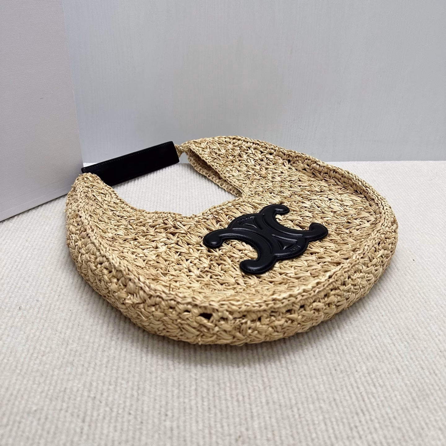 CE Hobo straw bag, CELINE CLASSIC PANIER is made of plant materials and cow leather! The shape outlines the artistic world of modern people🌍, HOBO handbags, hand-woven handbags, seemingly simple but not simple Each piece shows a unique personality, pure hand-woven Size and shape may be slightly different
