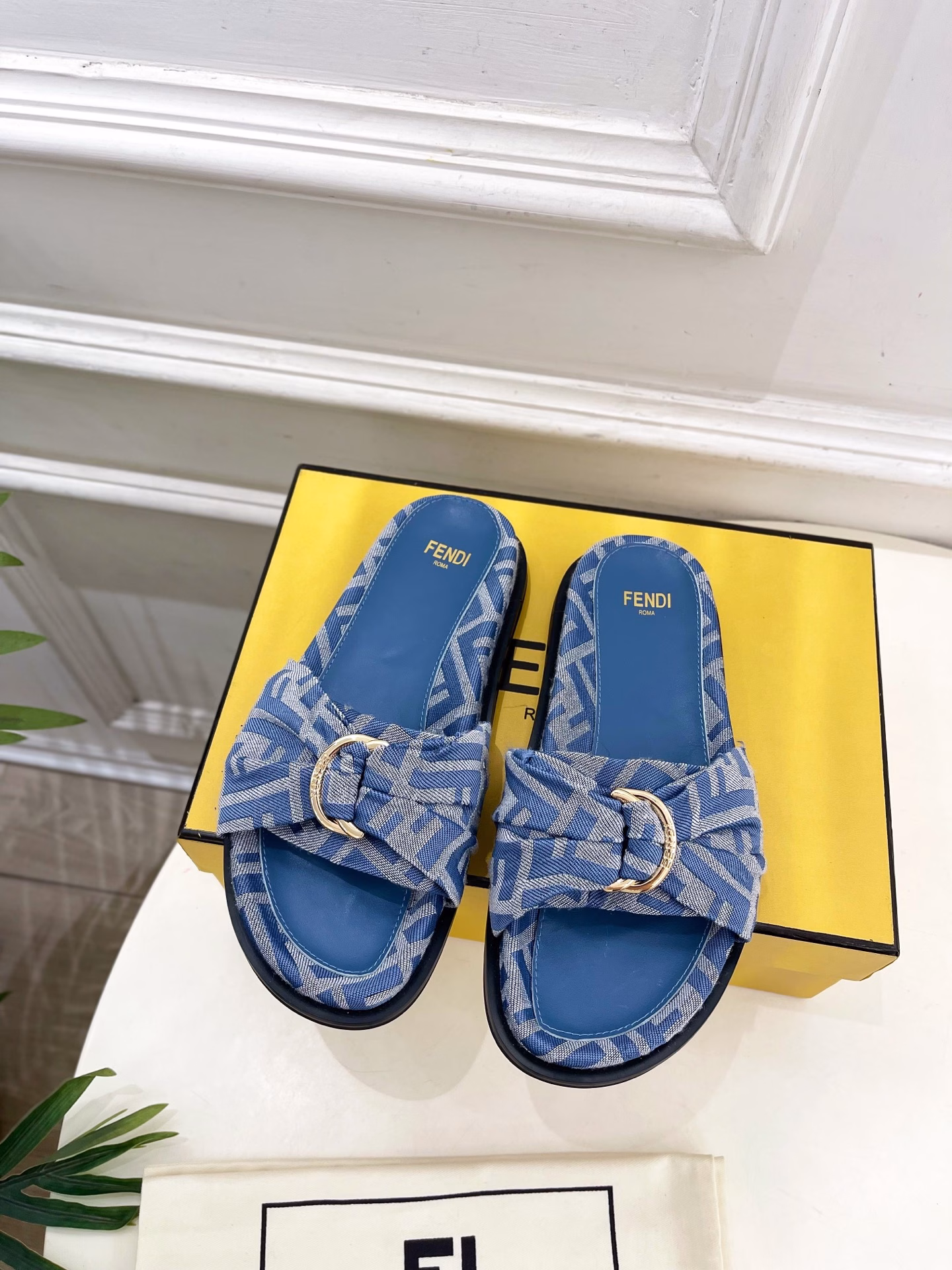Fendi 25𝐬𝐬⭐️2025 Spring and Summer New Style Today Recommend FeeI Jacquard Casual Flat Slippers Series~Upgraded Version Counter Official Website Synchronized The First Choice of Internet Celebrities The Highest Version on the Market! Casual, Simple and Versatile Evergreen Style, Stylish with Any Match, Neutral Cool Style Must-buy