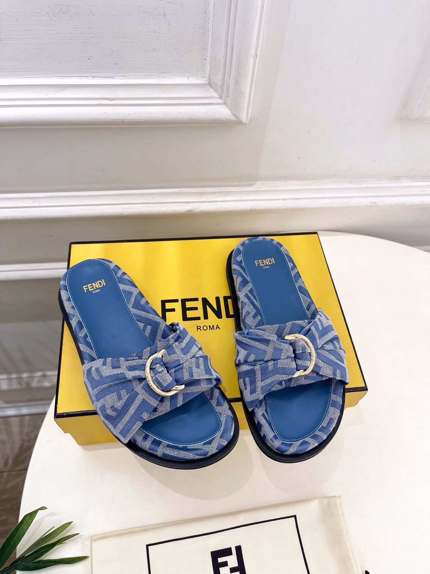 Fendi 25𝐬𝐬⭐️2025 Spring and Summer New Style Today Recommend FeeI Jacquard Casual Flat Slippers Series~Upgraded Version Counter Official Website Synchronized The First Choice of Internet Celebrities The Highest Version on the Market! Casual, Simple and Versatile Evergreen Style, Stylish with Any Match, Neutral Cool Style Must-buy