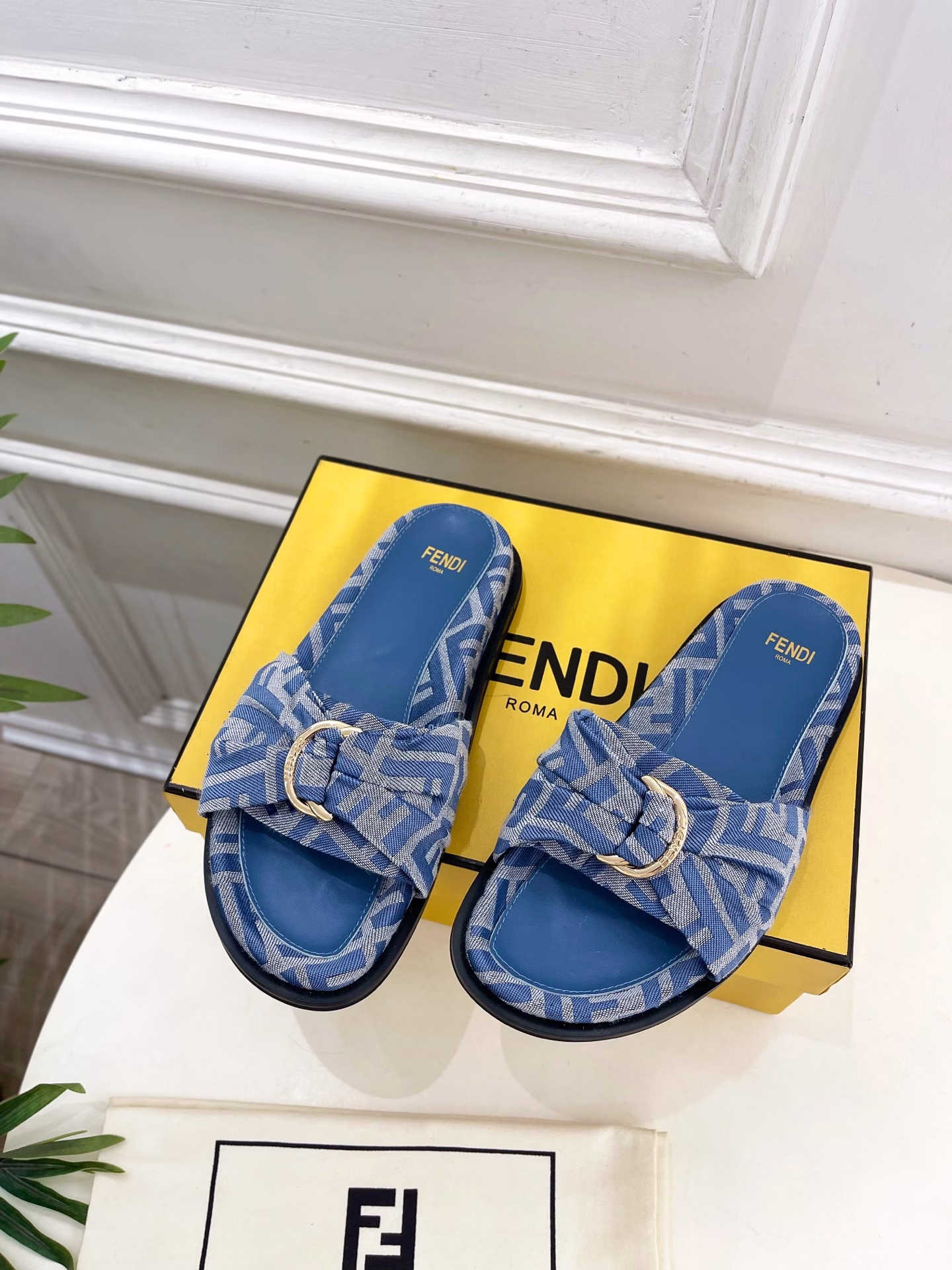Fendi 25𝐬𝐬⭐️2025 Spring and Summer New Style Today Recommend FeeI Jacquard Casual Flat Slippers Series~Upgraded Version Counter Official Website Synchronized The First Choice of Internet Celebrities The Highest Version on the Market! Casual, Simple and Versatile Evergreen Style, Stylish with Any Match, Neutral Cool Style Must-buy