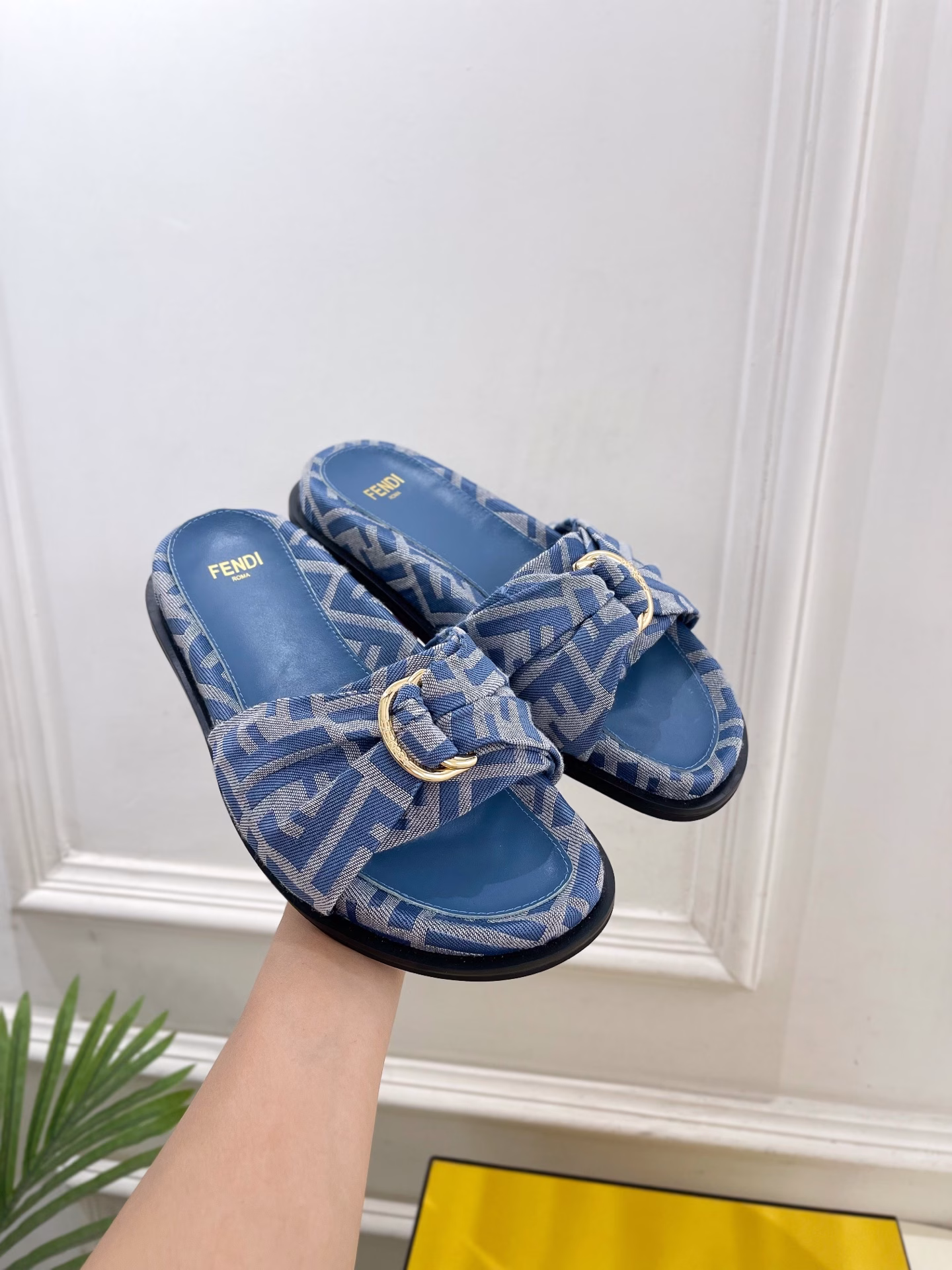 Fendi 25𝐬𝐬⭐️2025 Spring and Summer New Style Today Recommend FeeI Jacquard Casual Flat Slippers Series~Upgraded Version Counter Official Website Synchronized The First Choice of Internet Celebrities The Highest Version on the Market! Casual, Simple and Versatile Evergreen Style, Stylish with Any Match, Neutral Cool Style Must-buy