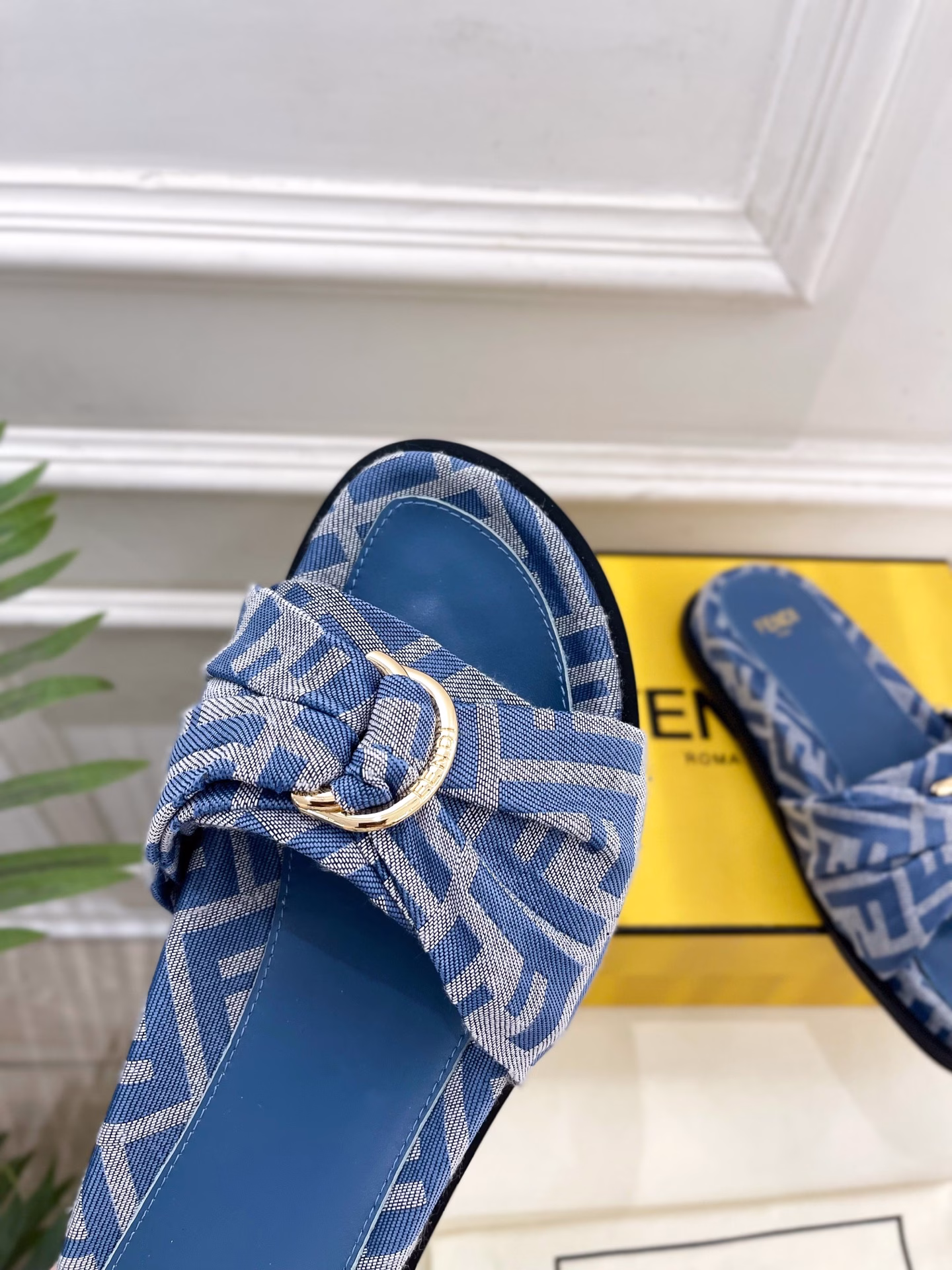 Fendi 25𝐬𝐬⭐️2025 Spring and Summer New Style Today Recommend FeeI Jacquard Casual Flat Slippers Series~Upgraded Version Counter Official Website Synchronized The First Choice of Internet Celebrities The Highest Version on the Market! Casual, Simple and Versatile Evergreen Style, Stylish with Any Match, Neutral Cool Style Must-buy