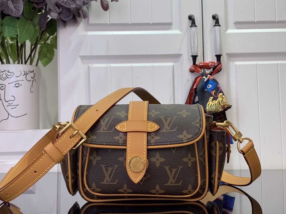 This Cargo Mini Bag is from the Monogram Archive collection, using soft Monogram coated canvas to create an urban configuration, and then conveying a vintage feel with distressed cowhide leather trims and dazzling metal parts. The main compartment, open front pocket and open side pockets highlight functional considerations, and the detachable and adjustable shoulder strap allows for shoulder or crossbody experience.