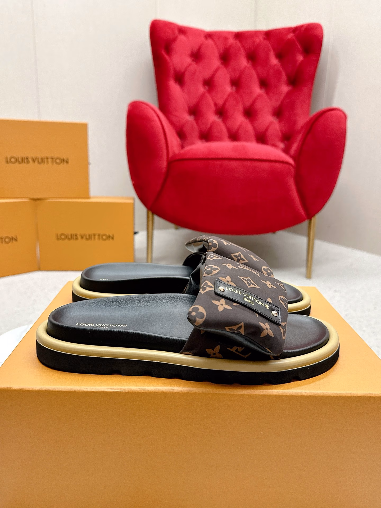 Louis Vuitton x TM Takashi Murakami co-branded couple slippers new arrival🆕
