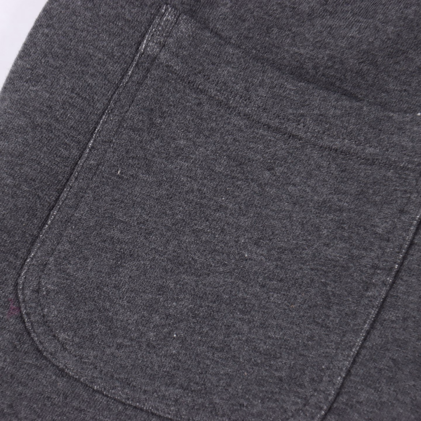 Thom Browne Four-bar Animal Embroidered ShortsThe fabric is made of professional custom-made 32s surface with delicate touch and 8s lining, which is crisp and stylish, with a gram weight of up to 380g, and a minimum order quantity of 500kg (equivalent to 1,000 pieces). The pocket cloth is made of red, white and blue woven Oxford fabric. The red stripes on the market are all orange-red. The minimum order quantity for pocket cloth alone is 3,000 meters. The workmanship is completely restored to the latest version of the counter, and the old pocket hemming and side pressure line are improved.