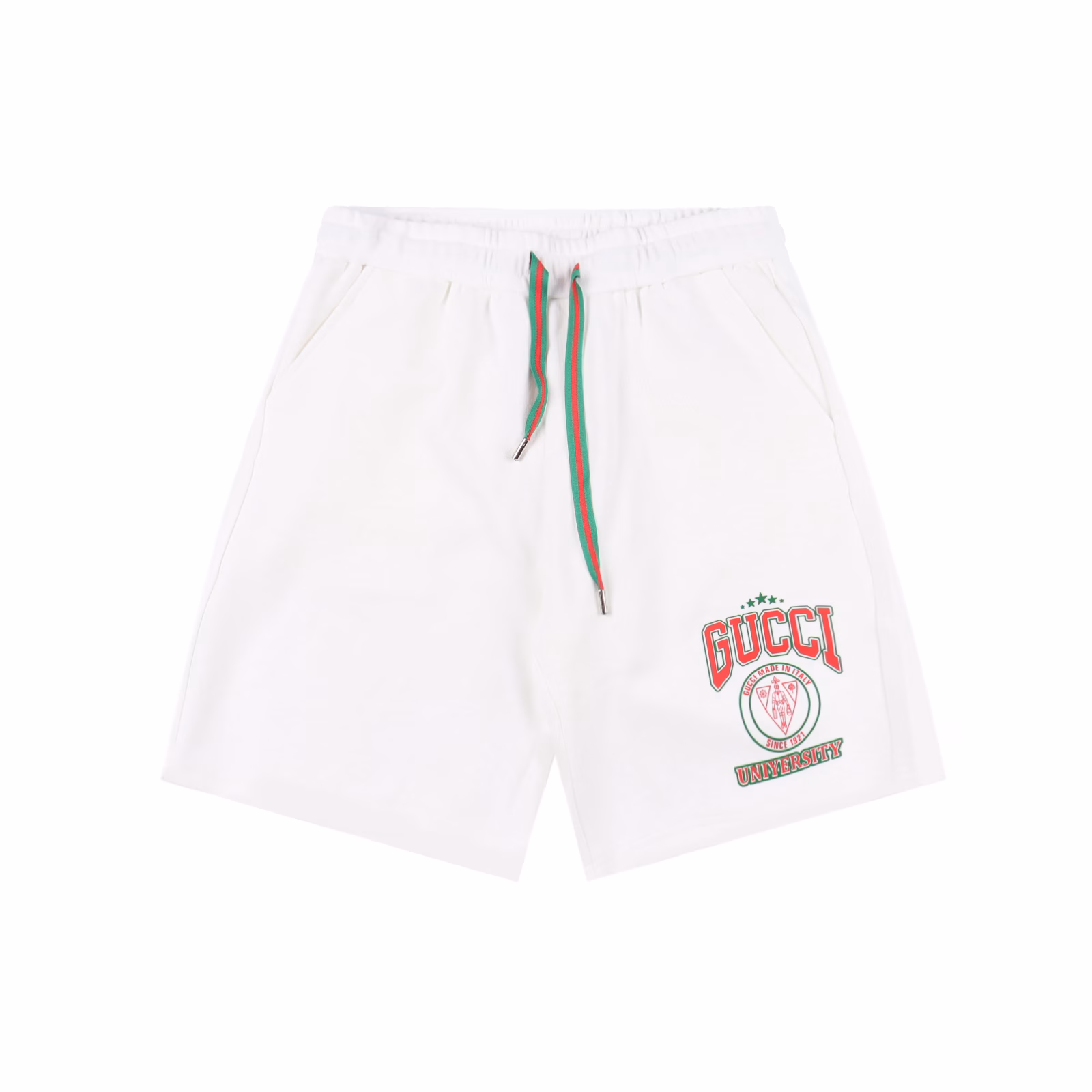 Gucci 25ss letter logo print shortsThe new GUCCI shorts of 25 years, with a minimalist silhouette, high waist design and slightly A-shaped tailoring, visually lengthens the leg proportions, and the high waist tailoring with neat trouser lines not only modifies the leg shape but also brings a sense of relaxation. The built-in elastic waistband fits the body without tightening the skin, and it leaves no marks after sitting for a long time. The trouser rope adopts the elements of Gucci's classic red and green color matching, and the trouser leg pattern is inspired by the extreme collision of Angora red and emerald green. Gucci has launched a new red print + green three-dimensional puff glue craft five-point shorts, which combines the brand's iconic color philosophy with avant-garde craftsmanship to reshape the modern narrative of men's summer wardrobe. The red classic print surges like blood, interweaving with the emerald green embossed letters of the three-dimensional puff glue craft.