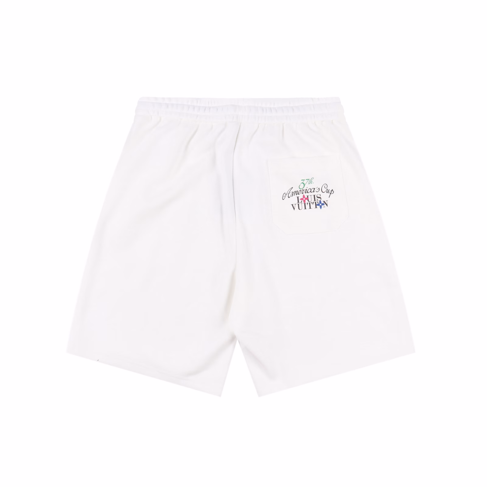 Louis Vuitton 25ss Rainbow Monochrome Gradient Print ShortsThe new LV shorts have a minimalist silhouette, high waist design and slightly A-line cut, which visually lengthens the leg proportions. The high waist cut is matched with a neat trouser line, which not only modifies the leg shape but also brings a sense of relaxation. The built-in elastic waistband fits the body shape without tightening the skin, and it leaves no marks after sitting for a long time. The prints on both sides inject the brand's iconic pattern into a vibrant summer aesthetic. The gradient color is like a rainbow, transitioning from fresh light blue to deep ink color. The embellishment of the trouser rope and the print complement each other, which is not only a balance between functionalism and aesthetics, but also a silent declaration of identity and taste.