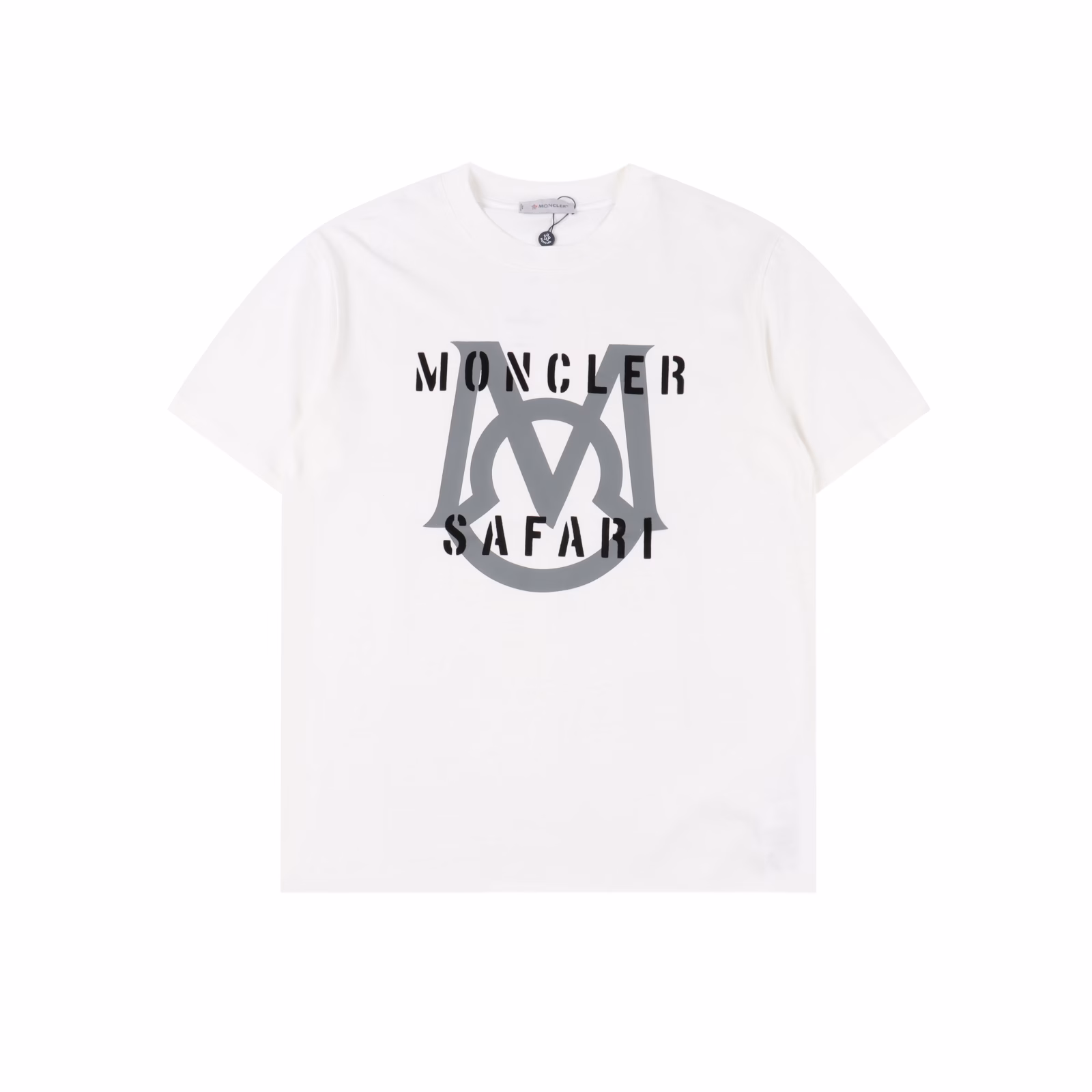 Moncler 24ss flocked letter logo printed short sleevesUsing 32S double yarn plain weave with 32S double yarn 1×1 thread, 260g weight, thread dyed with no color difference, using imported mercerized yarn dyed embroidery yarn, the printing design is relatively fine, after multiple adjustments, the printing is flawless and does not eat the fabric, the double-layer stitching on the back collar is firm and tight, the double chain stitching on the shoulders, the hem is tight, the fabric is full of drape, the letter embroidery is added, the heavy process creates a high-end texture, the whole body of the garment reveals a delicate sense of luxury, full of many prints and colorful colors with pop culture as the theme, customized accessories three labels