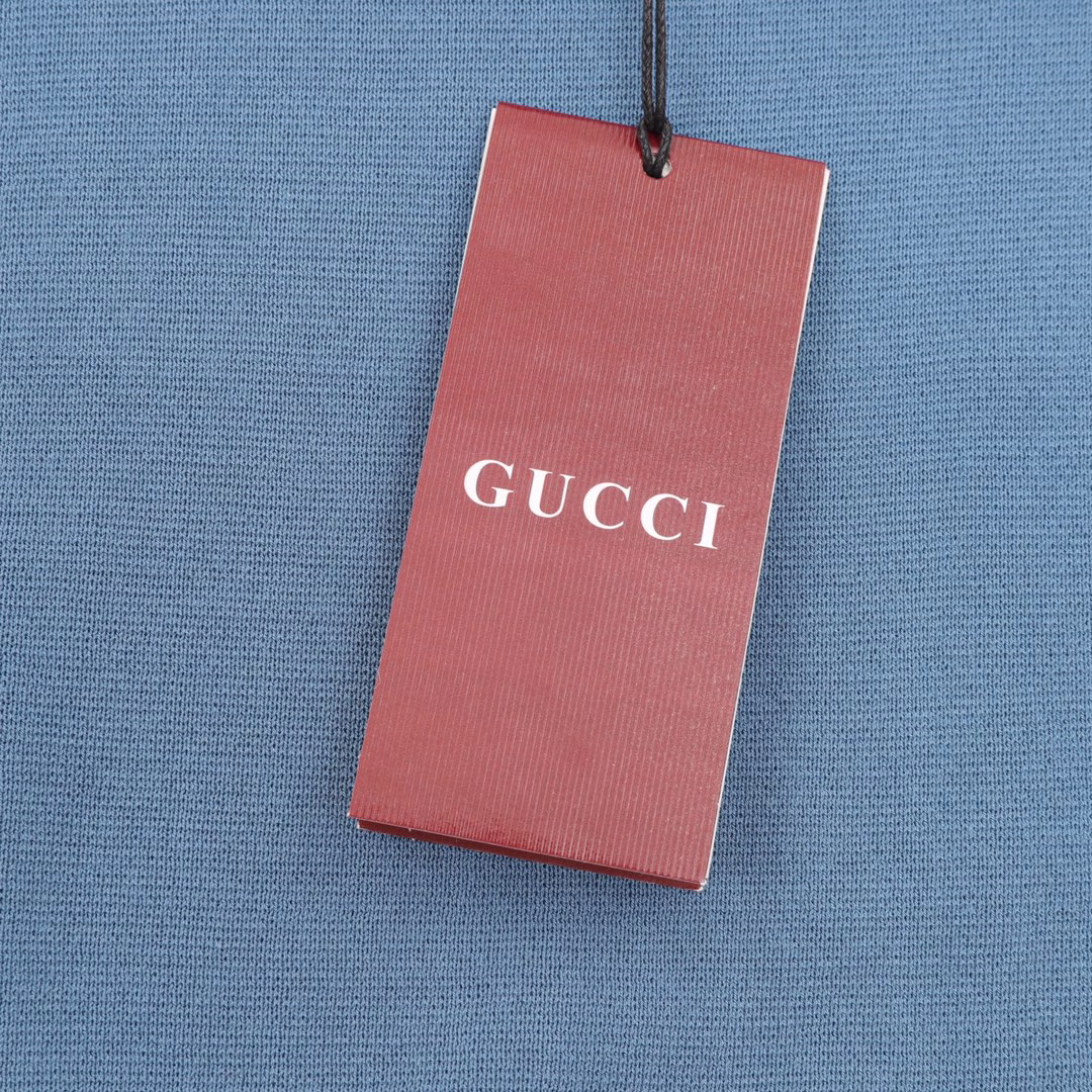Gucci New Style Shirt Contrast Collar Embroidered Logo Knitted Polo Short SleevesPut on this sweater and experience Italian elegance. The classic color matching with exquisite contrast trims, the details show style. The iconic 