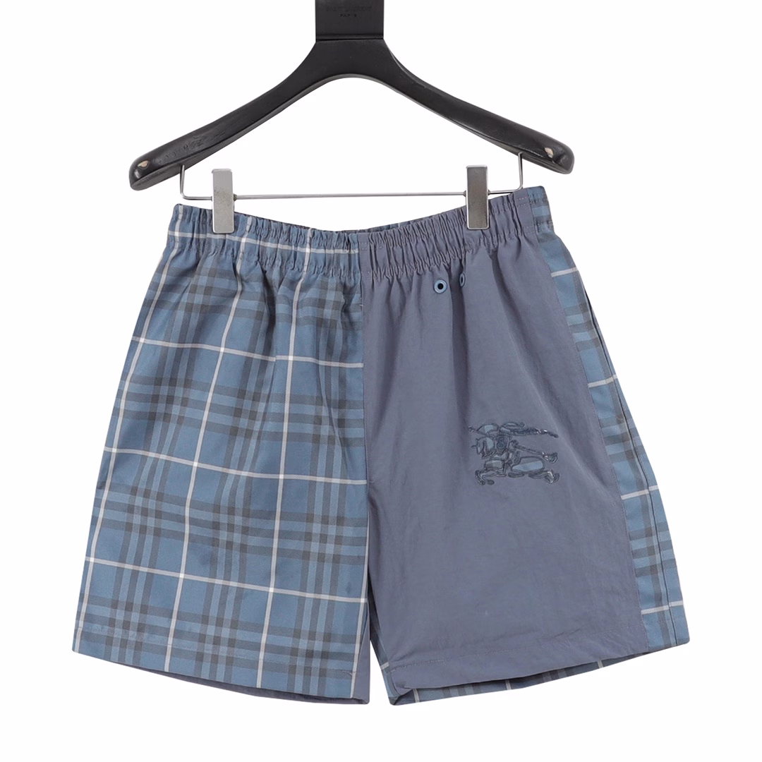 Burberry classic oblique plaid patchwork beach shortsThe style is stylish and fashionable for everyone. The back pocket is decorated with equestrian knight logo applique embroidery, which is low-key and luxurious. The imported fabric is light and delicate. The classic elastic waist style is versatile and makes the upper body look slim and tall.