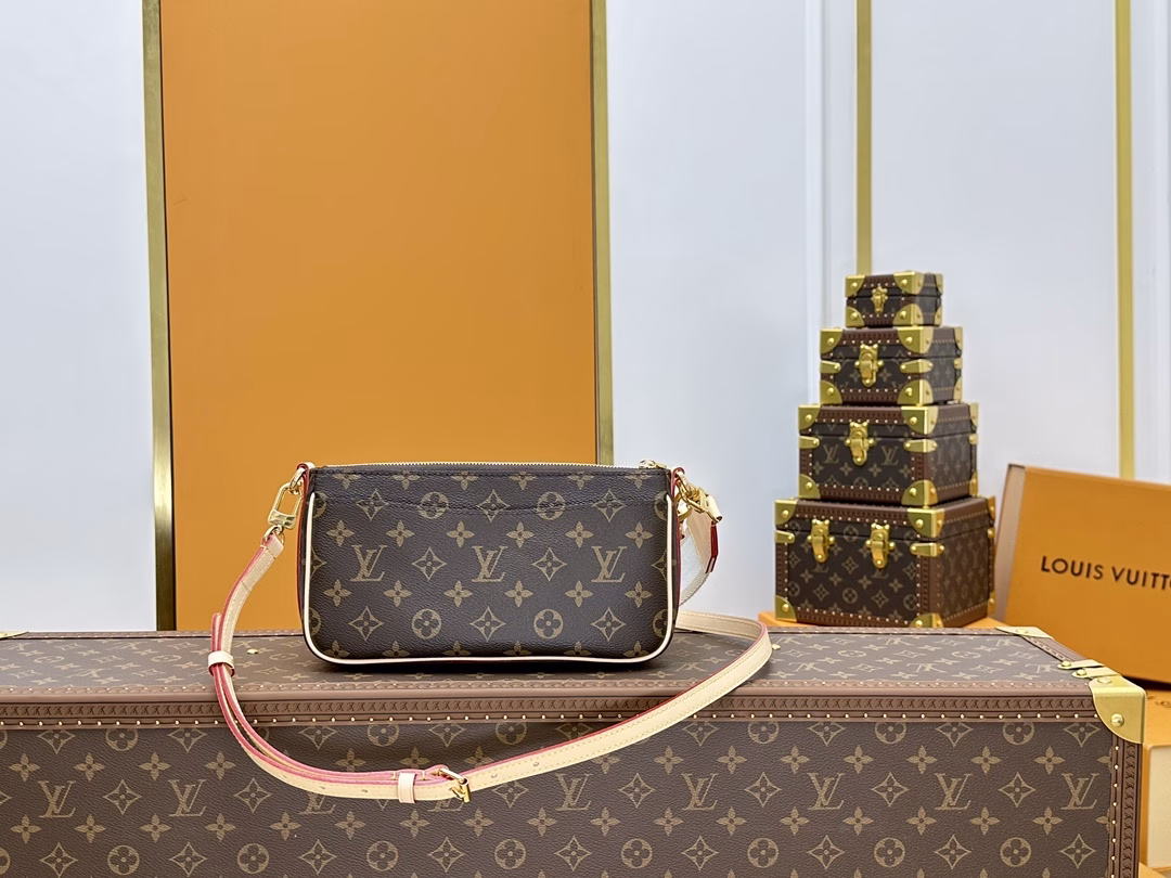 The Vivacité bag draws inspiration from the Viva-cité bag created by the brand in 2003, and is compactly designed with Monogram canvas. The internal and external pockets make it an ideal everyday choice, and the leather shoulder strap and the short fabric shoulder strap with the LVCircle logo allow for multiple carrying options. Detailed Features 25 x 15 x 8 cm (length x height x width) Monogram coating