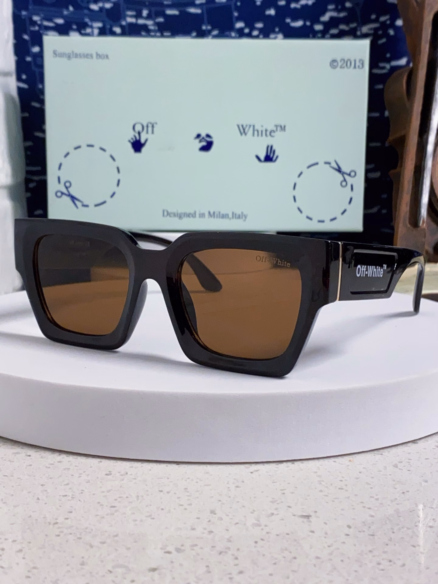 Off-White fashion brand 2025 new sunglasses high value couple style radiation protection sunglasses retro square visor unisex