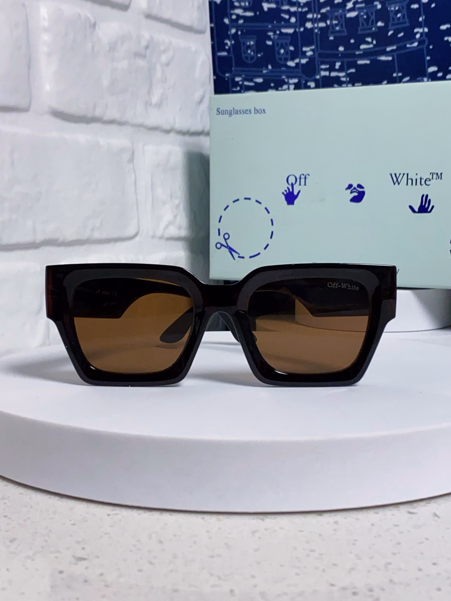 Off-White fashion brand 2025 new sunglasses high value couple style radiation protection sunglasses retro square visor unisex