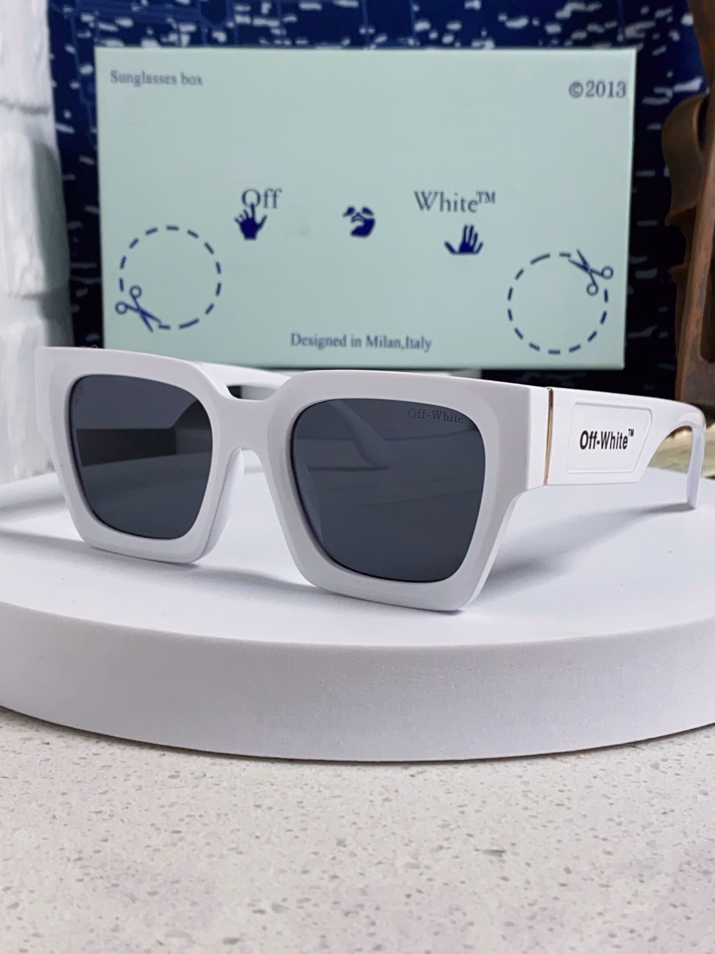 Off-White fashion brand 2025 new sunglasses high value couple style radiation protection sunglasses retro square visor unisex