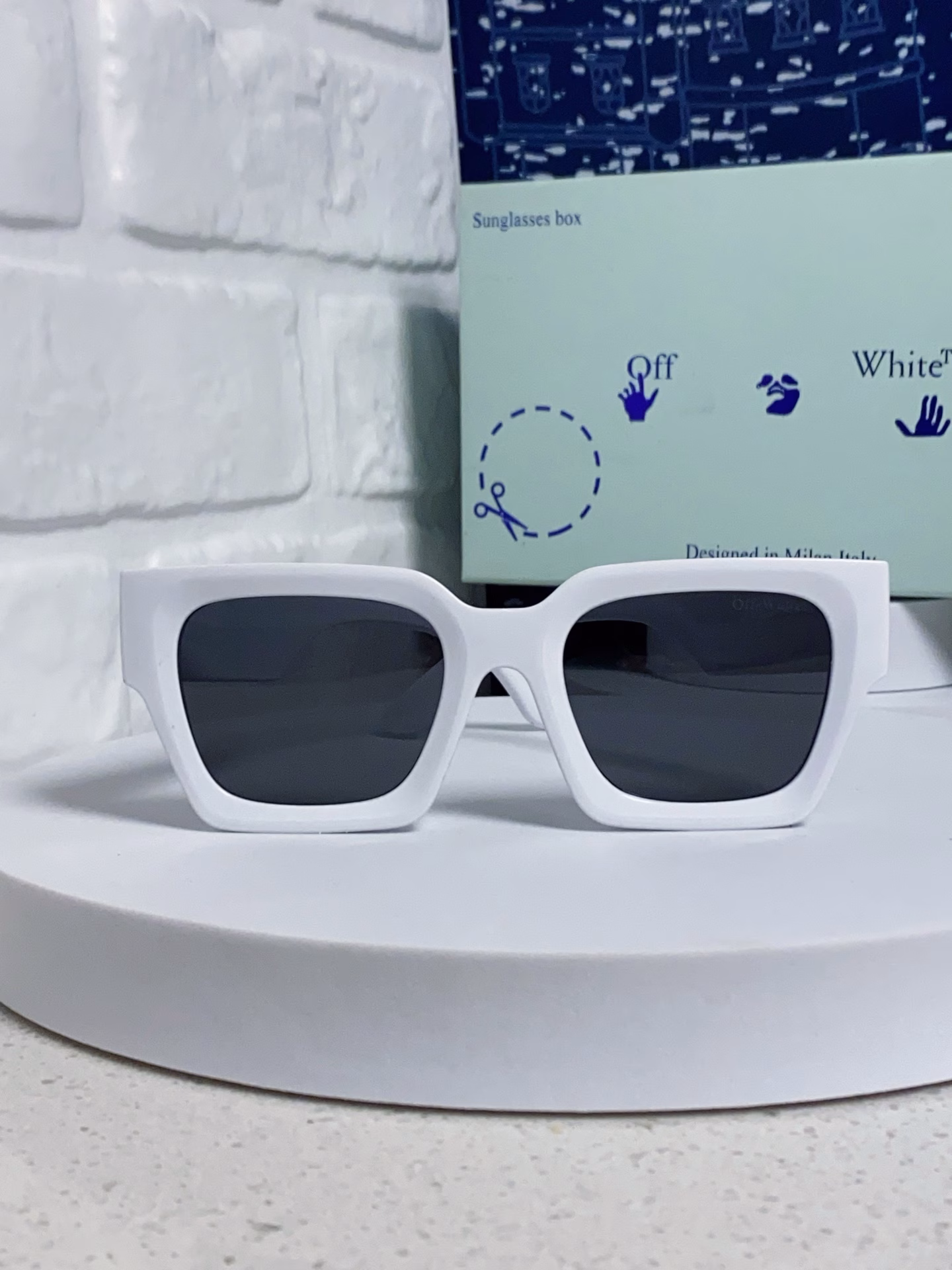 Off-White fashion brand 2025 new sunglasses high value couple style radiation protection sunglasses retro square visor unisex
