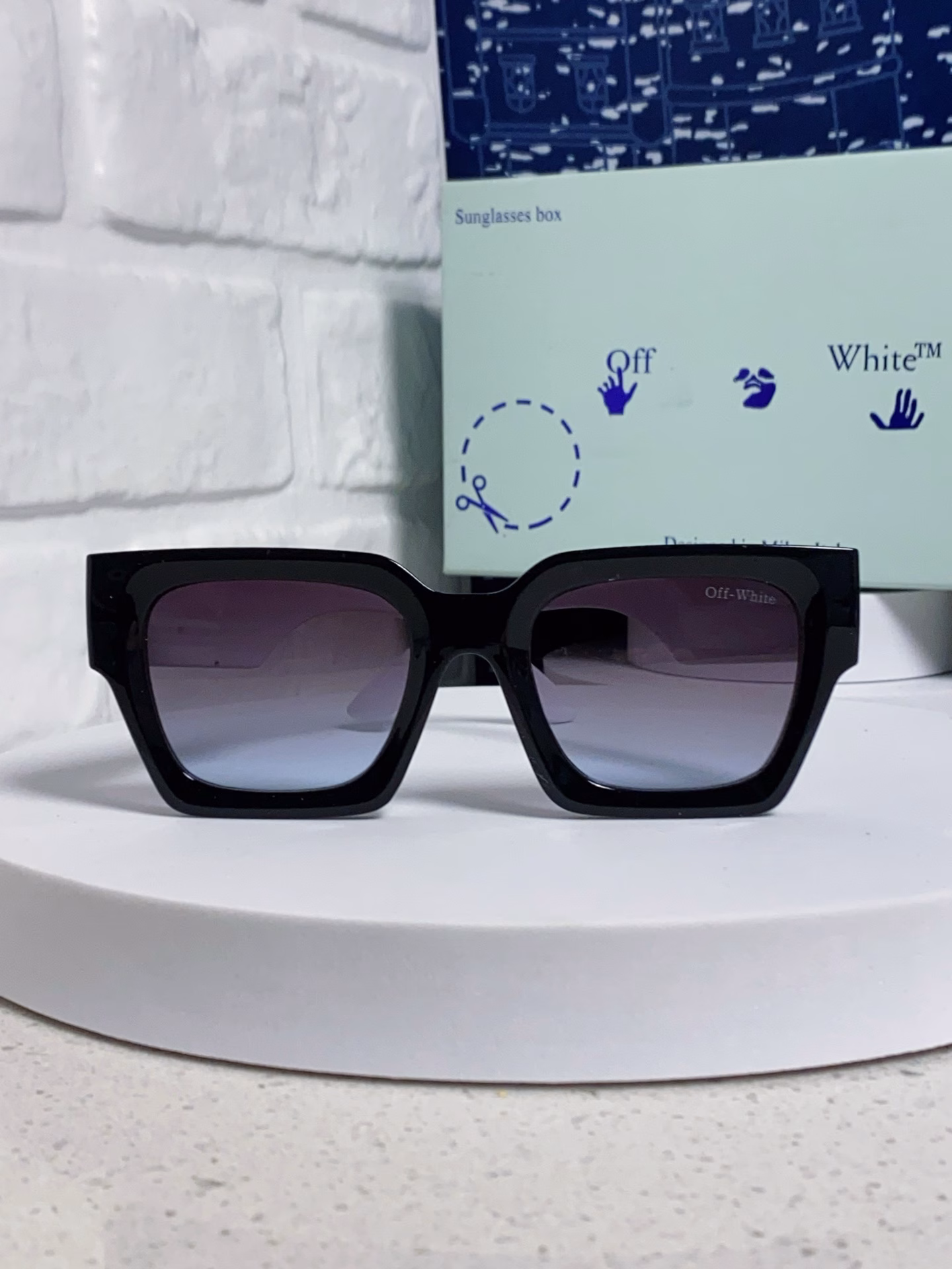 Off-White fashion brand 2025 new sunglasses high value couple style radiation protection sunglasses retro square visor unisex
