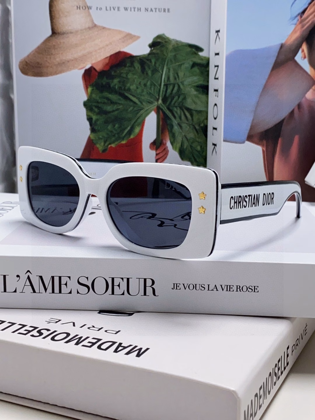 DIORPACIFIC S1U classic two-tone combination Gold-finished star hardware on the front•Acetate temples with 