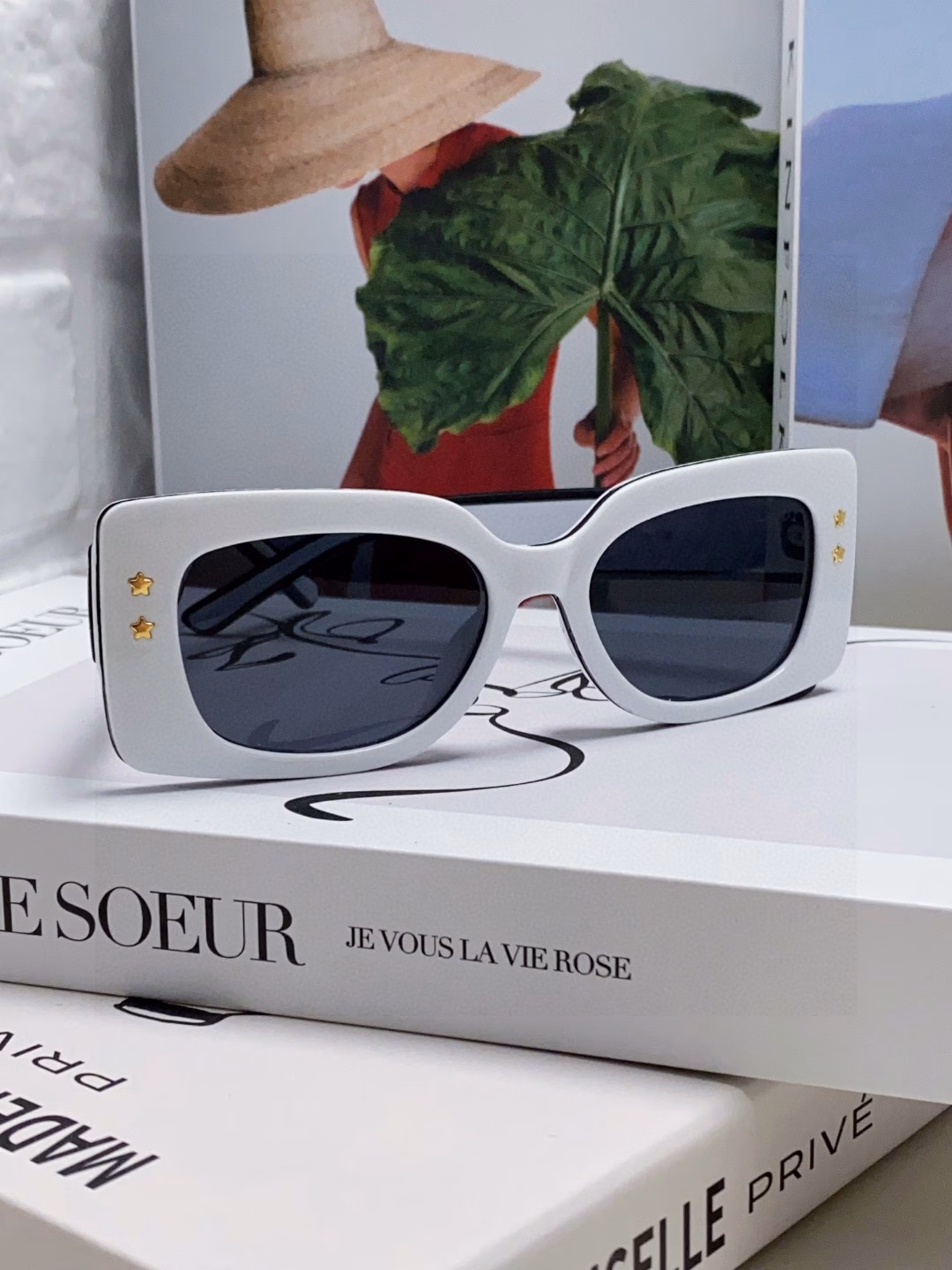 DIORPACIFIC S1U classic two-tone combination Gold-finished star hardware on the front•Acetate temples with 