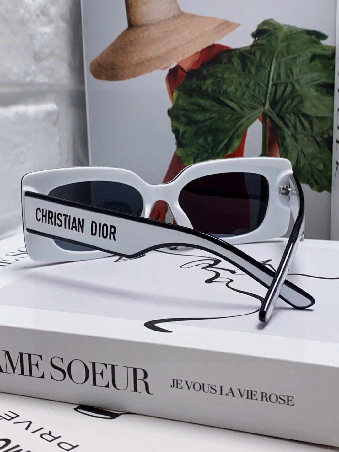DIORPACIFIC S1U classic two-tone combination Gold-finished star hardware on the front•Acetate temples with 