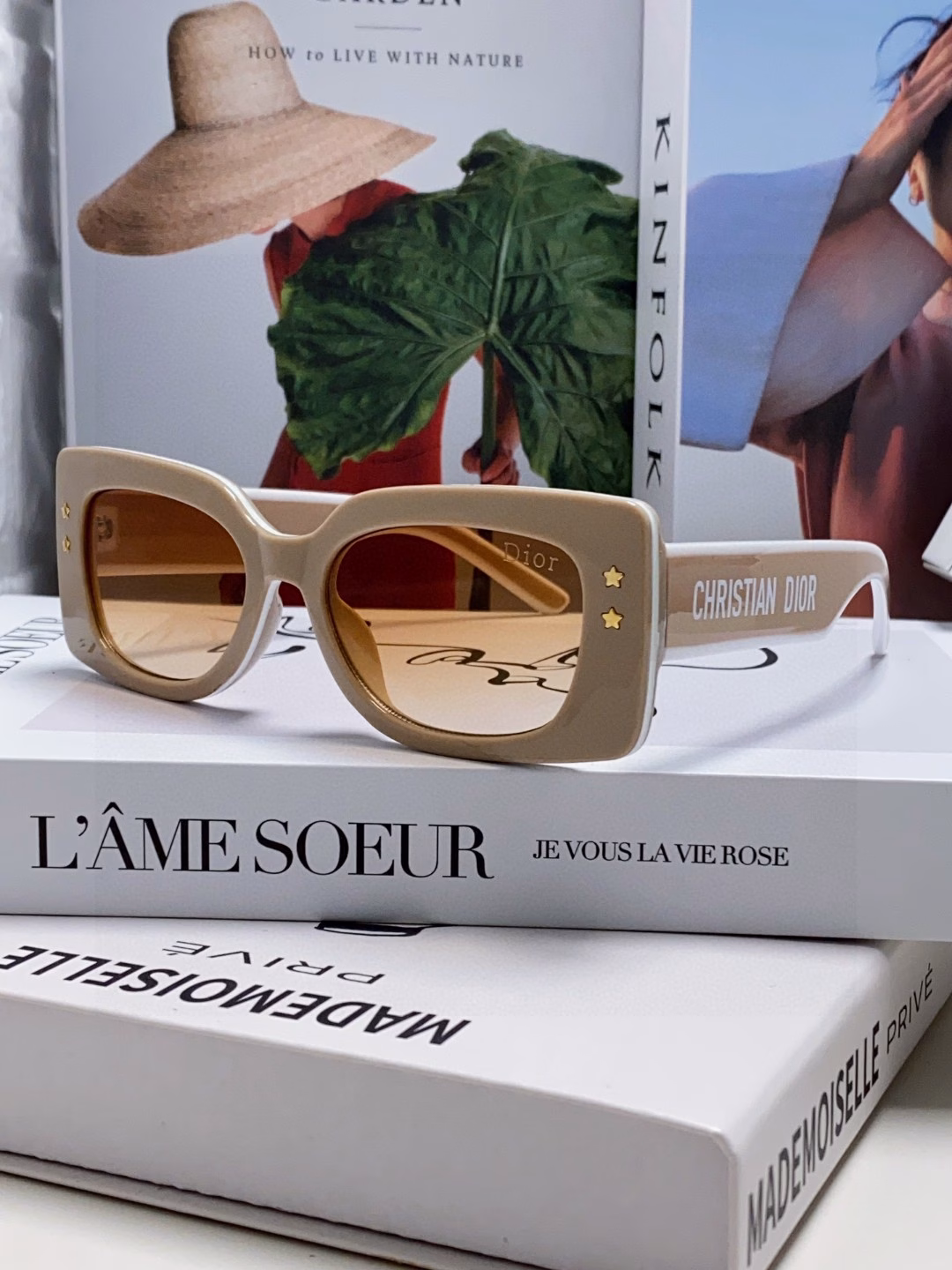 DIORPACIFIC S1U classic two-tone combination Gold-finished star hardware on the front•Acetate temples with 