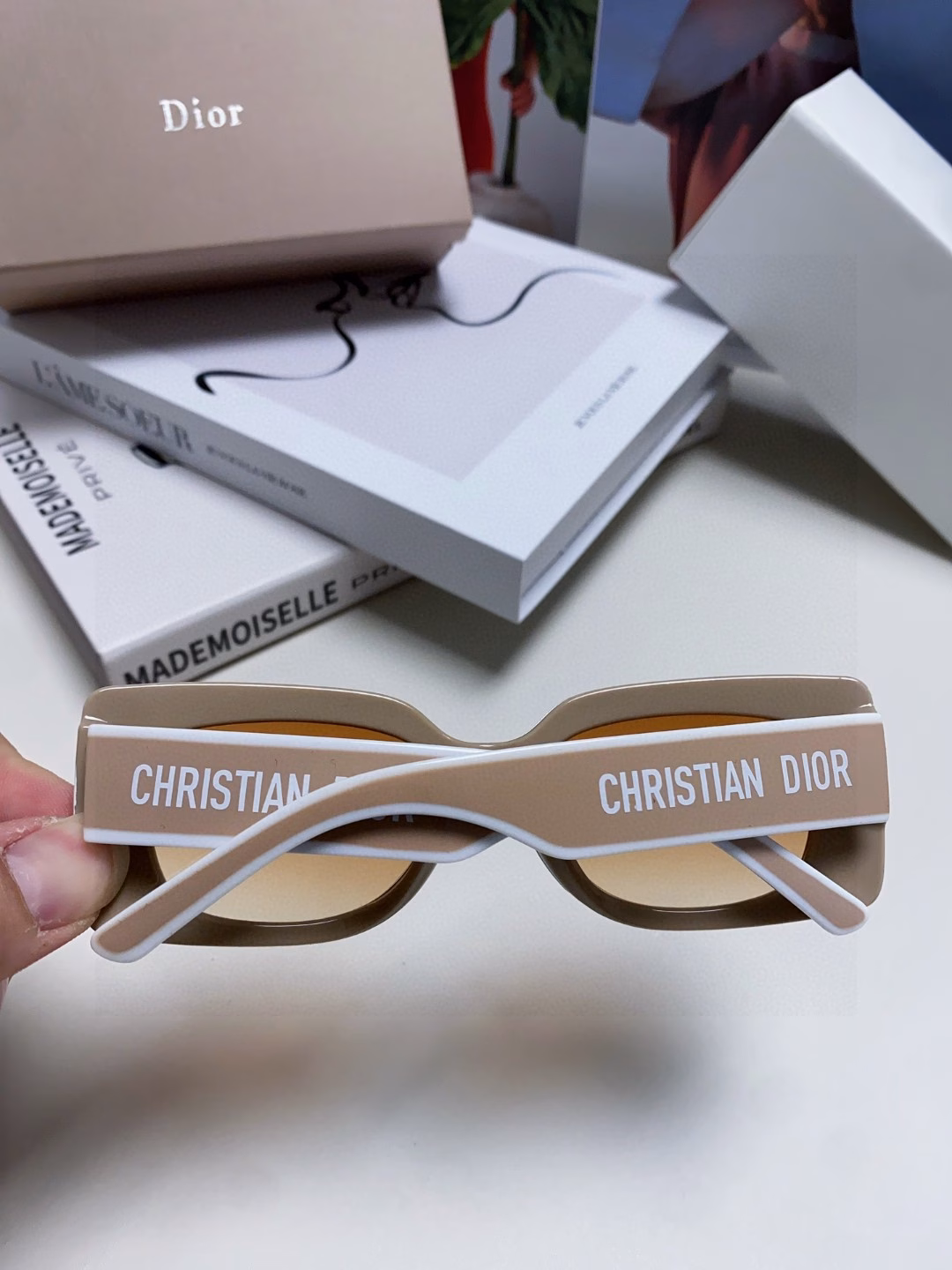 DIORPACIFIC S1U classic two-tone combination Gold-finished star hardware on the front•Acetate temples with 
