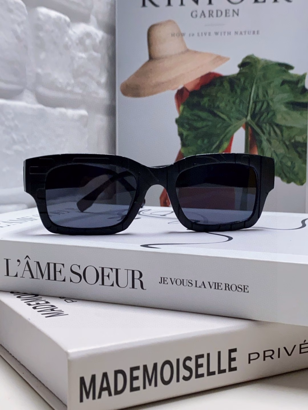 Fendi 2025 new square sunglasses European and American personality hip-hop internet celebrity ins concave and convex letters internet celebrity street shooting sunglasses