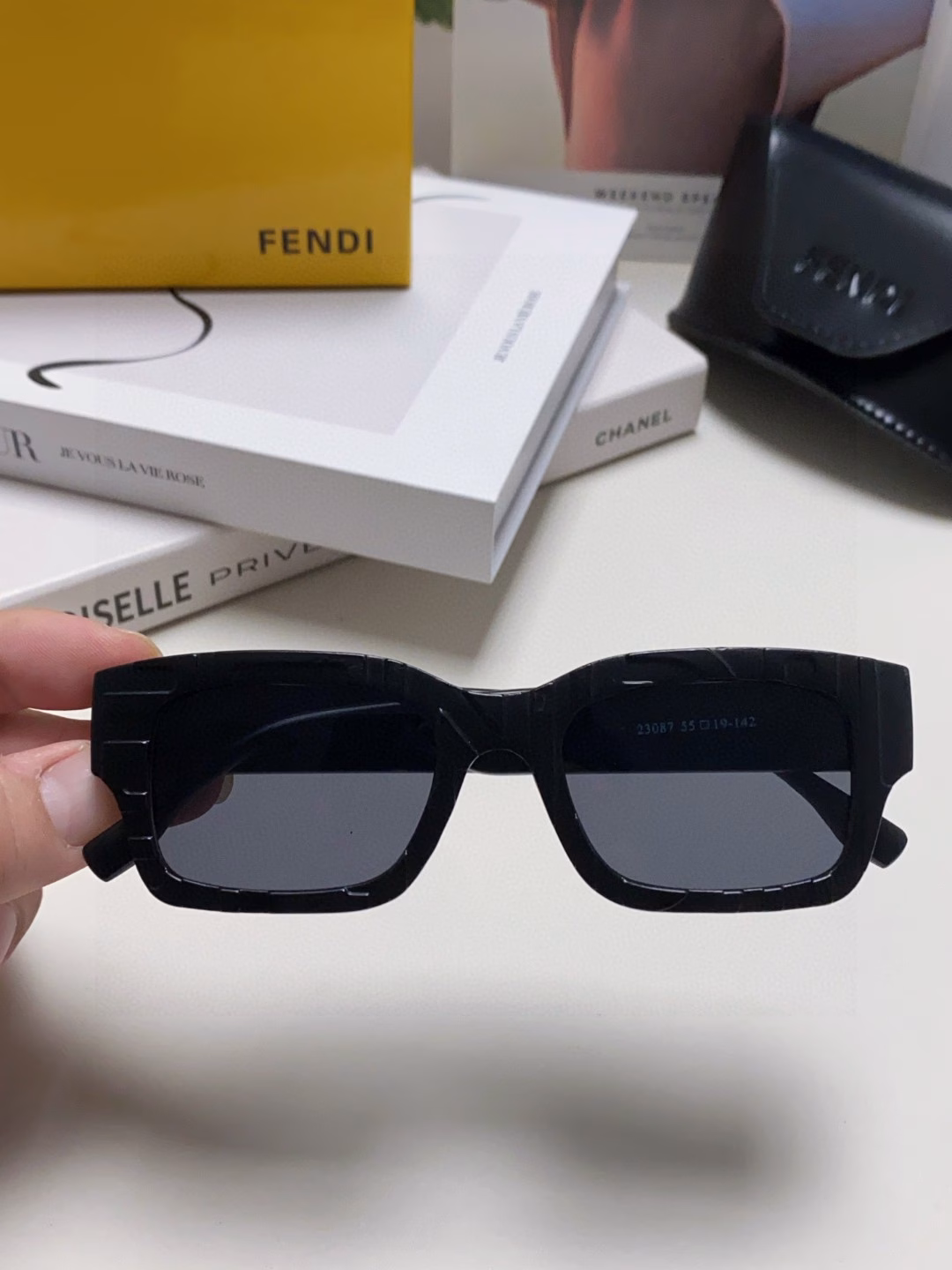 Fendi 2025 new square sunglasses European and American personality hip-hop internet celebrity ins concave and convex letters internet celebrity street shooting sunglasses