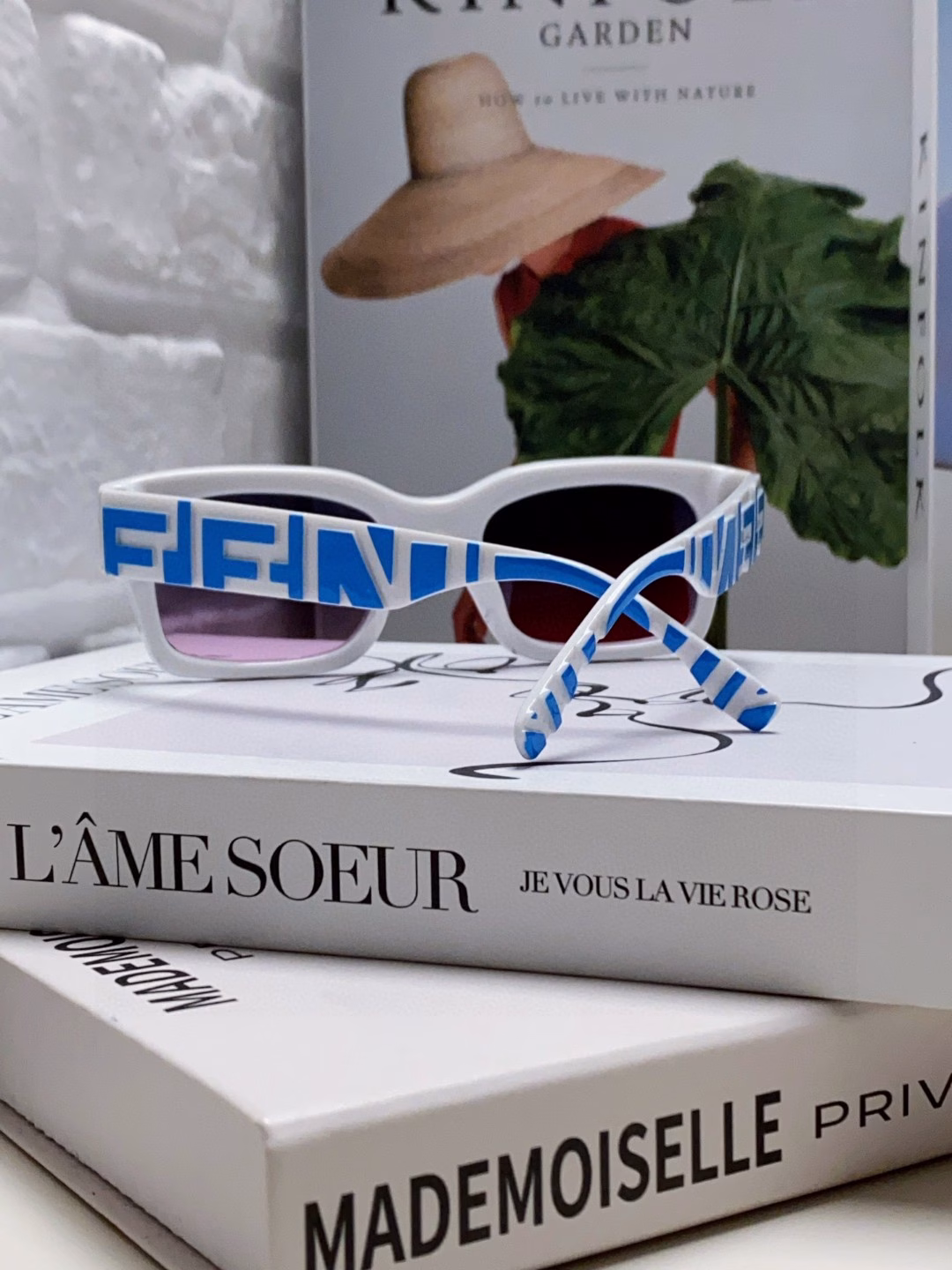 Fendi 2025 new square sunglasses European and American personality hip-hop internet celebrity ins concave and convex letters internet celebrity street shooting sunglasses