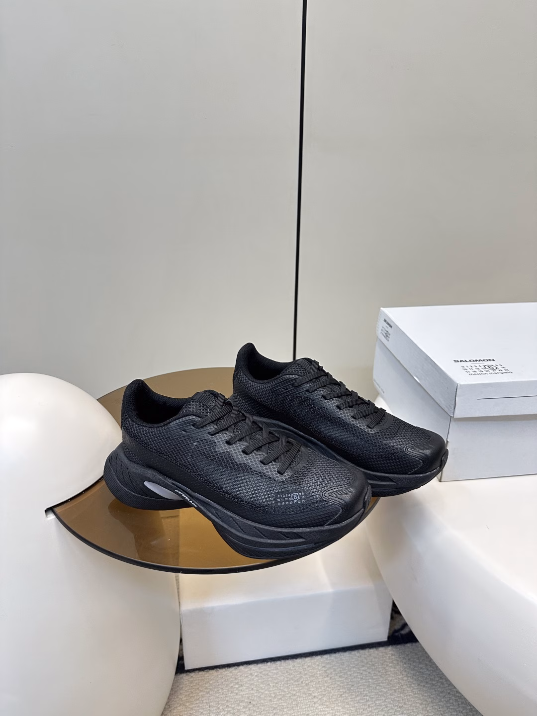 MM6✖️Salomon Margiela co-branded Salomon product. A super couple model. Mesh special material casual sports shoes!Original development! Top version!Mule is designed based on the popular classic XT-4 innovative structure. Add MM6 signature number printA perfect single product for outdoor Urbancore functional style