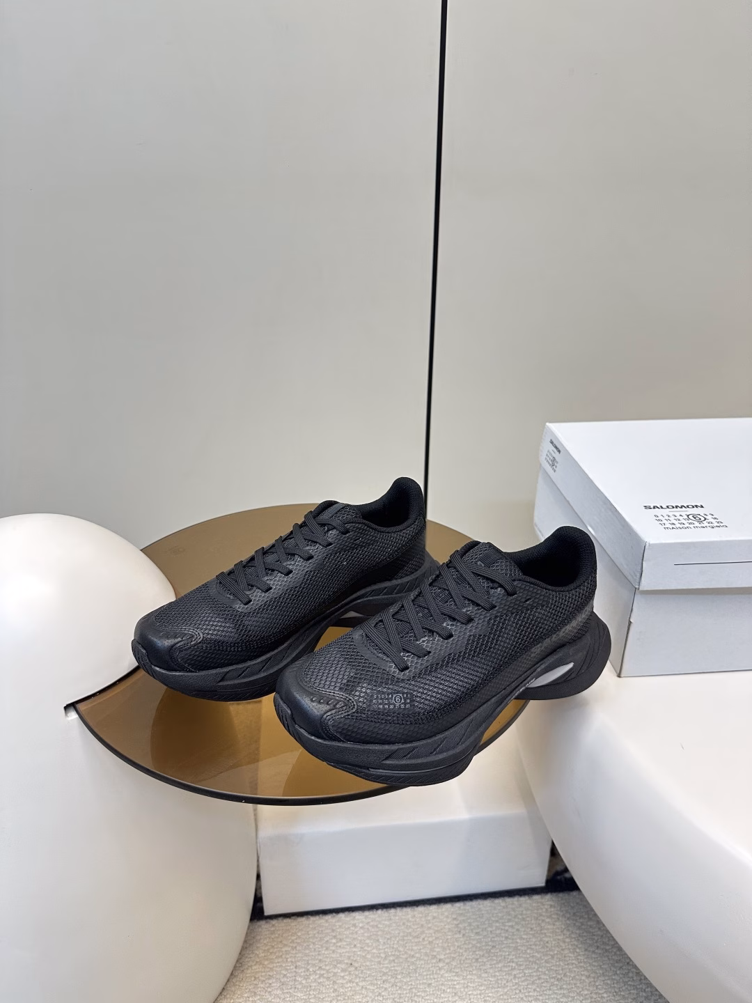 MM6✖️Salomon Margiela co-branded Salomon product. A super couple model. Mesh special material casual sports shoes!Original development! Top version!Mule is designed based on the popular classic XT-4 innovative structure. Add MM6 signature number printA perfect single product for outdoor Urbancore functional style