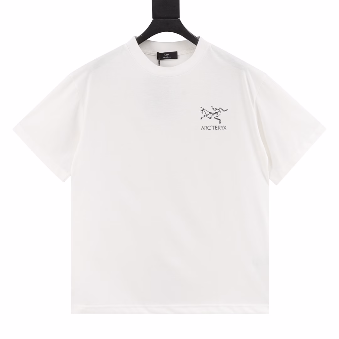 ARC' TERYX/Archaeopteryx front and back logo printed short-sleeved T-shirtThe fabric is made of 260g combed cotton, customized 32-count 1*1 thread, and the garment is washed twice. The fabric is comfortable and skin-friendly without any strange feeling. The custom-made dyed fabric has high textile density, good drape, and is not easy to deform. The thick weave plus the compact spinning process will not affect the breathability of the fabric. The color saturation is very high. This model is a treasure-level product that you absolutely cannot miss! !