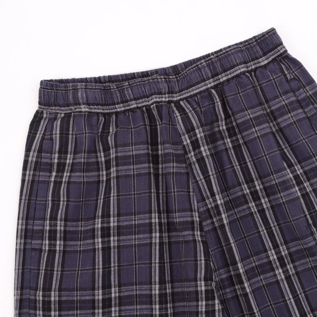 Balenciaga Plaid TrousersThe BLCG design language is highlighted by enlarging the traditional sportswear version, presenting a signature silhouette that combines functionality and aesthetics, with a small logo that can be matched with anything. The sewing machine needle uses a No. 9 round-head needle, which does not pierce or break the fabric fibers. The thread density is 3CM/14 needles, which is tight and not loose or sparse. The sewing thread uses imported oil-proof treated thread, which will not cause oil stains. The can is an imported silver sword with a knife, which does not eat or leave any excess fabric, giving it a high-quality brand feel.