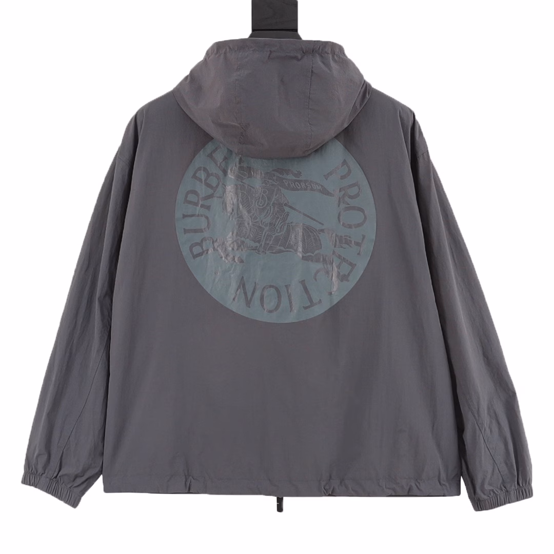 Burberry Equestrian Knight Badge Nylon Jacket[BUR's best-selling product, the treasure of the store] Awesome productOur store finally launched this early spring. The sports heavyweight is coming. The official website is facing the point of being sold out. You can imagine how popular this sports is! High-end outdoor sports and leisure series, very hot sports trend!