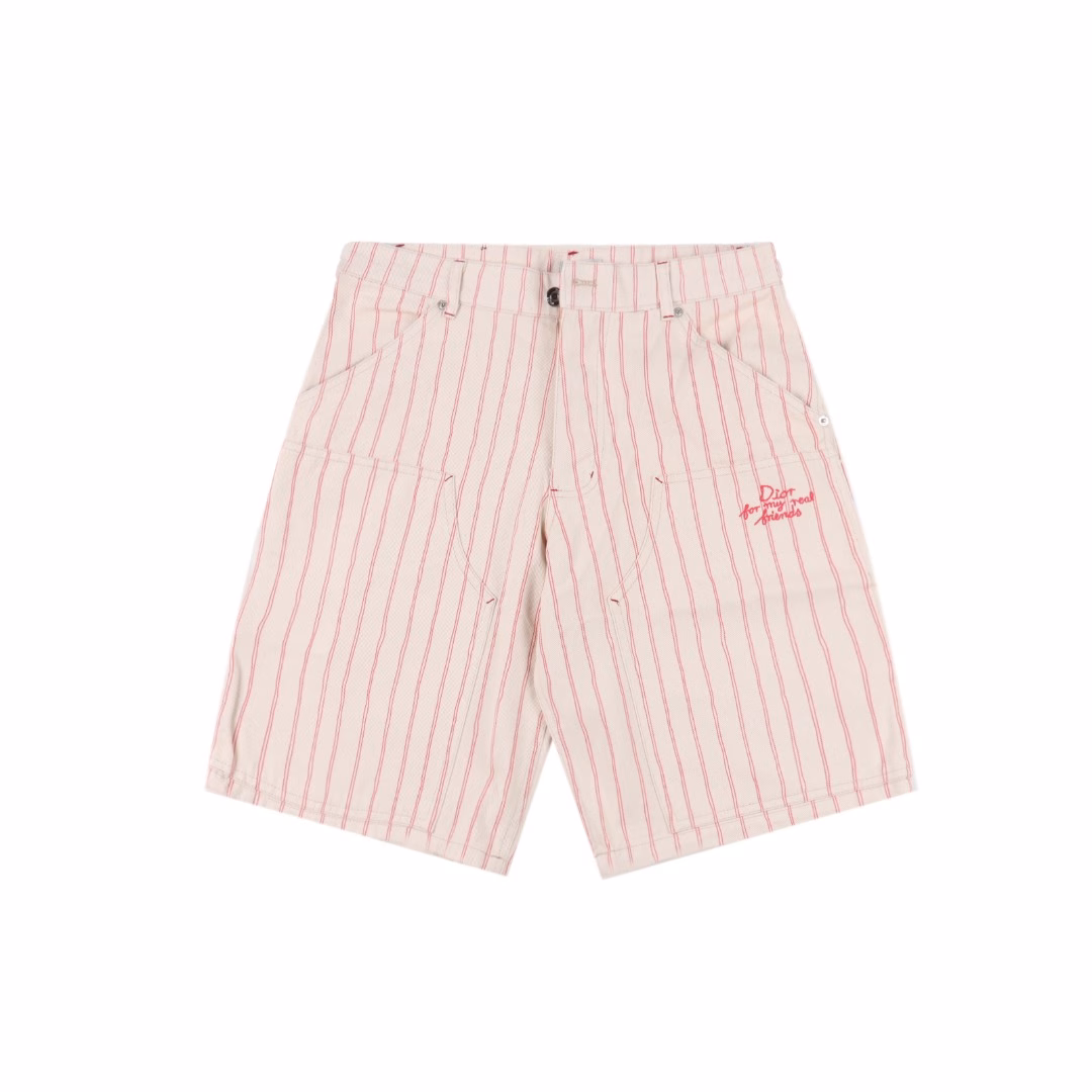 Dior 25ss pocket stripe letter shortsBased on French elegance, the new 25ss is inspired by street style. The classic silhouette is reconstructed with three-dimensional cutting, decorated with pink stripe patterns, single-breasted buttons neatly tighten the body shape, high-grade cotton blended fabric, low-key color interprets the relaxed feeling of wearing, the upper body is low-key and high-end, very beautiful boutique, the sewing machine is firm and tight, and the hidden button closure makes the design more exquisite. Can be worn with daily clothes