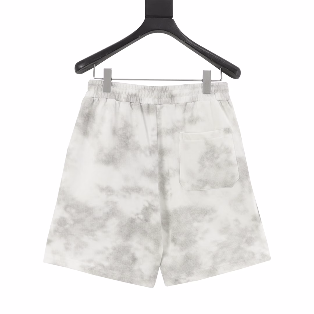 Louis Vuitton 25ss Cloud Letter Embroidery Tie-Dye ShortsThe material is made of customized 380g terry fabric, which is etched after custom dyeing. It is treated with silky and ultra-soft treatment compared with the original. The texture of the cloth is clear and obvious, and the drape is excellent. The exquisite workmanship meets the export standards of foreign trade. There are 4.5 stitches per centimeter, and each seam is pressed with visible lines. The lines are neat and standard like a ruler. The woven cotton ribbon is tightly woven and soft to the touch. The embroidery process uses a Behringer embroidery machine to make the embroidery color fuller and the embroidery more three-dimensional. The version has a good effect on the body. It is the same style for men and women, simple and versatile. It is a heavy-duty item for purchasing, and you can compare any quality on the market at will!